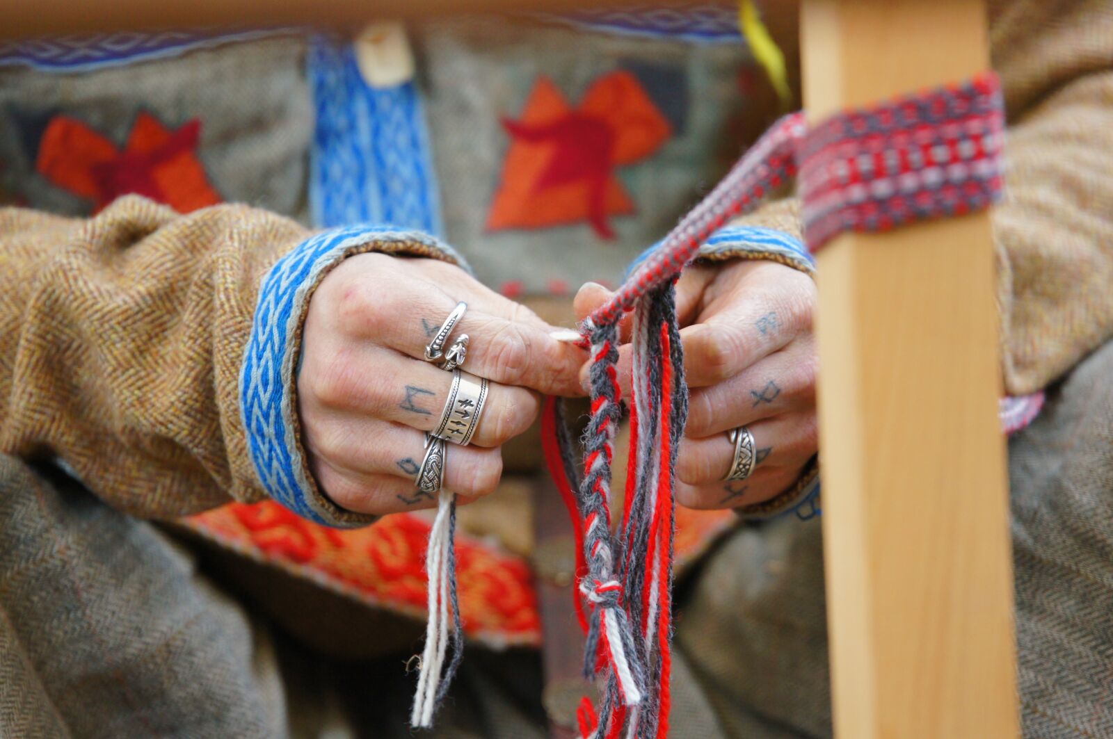 Sony SLT-A55 (SLT-A55V) sample photo. Hands, tattoos, rings photography
