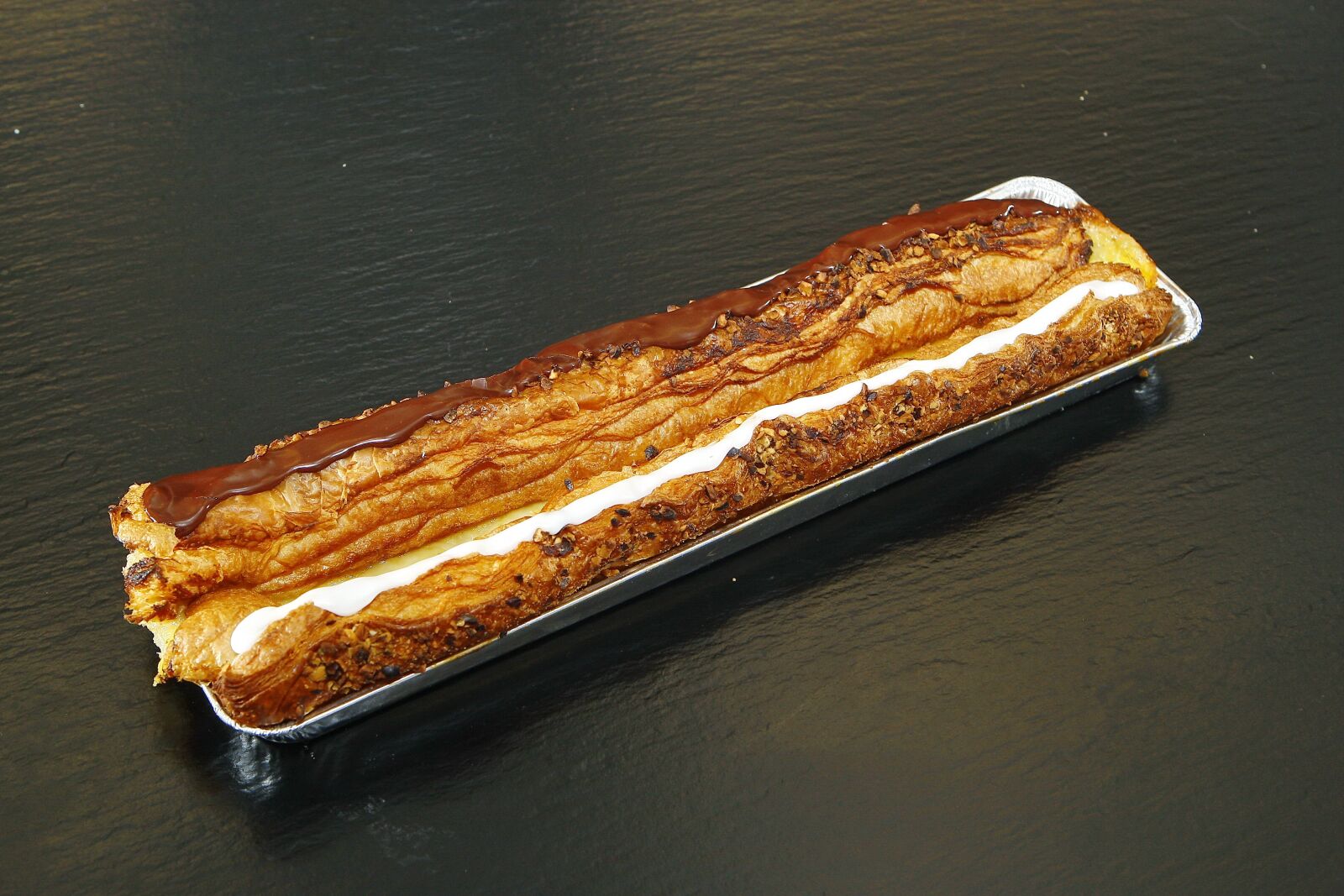 Canon EOS-1D Mark III sample photo. Viennese seaweed, bread, cake photography