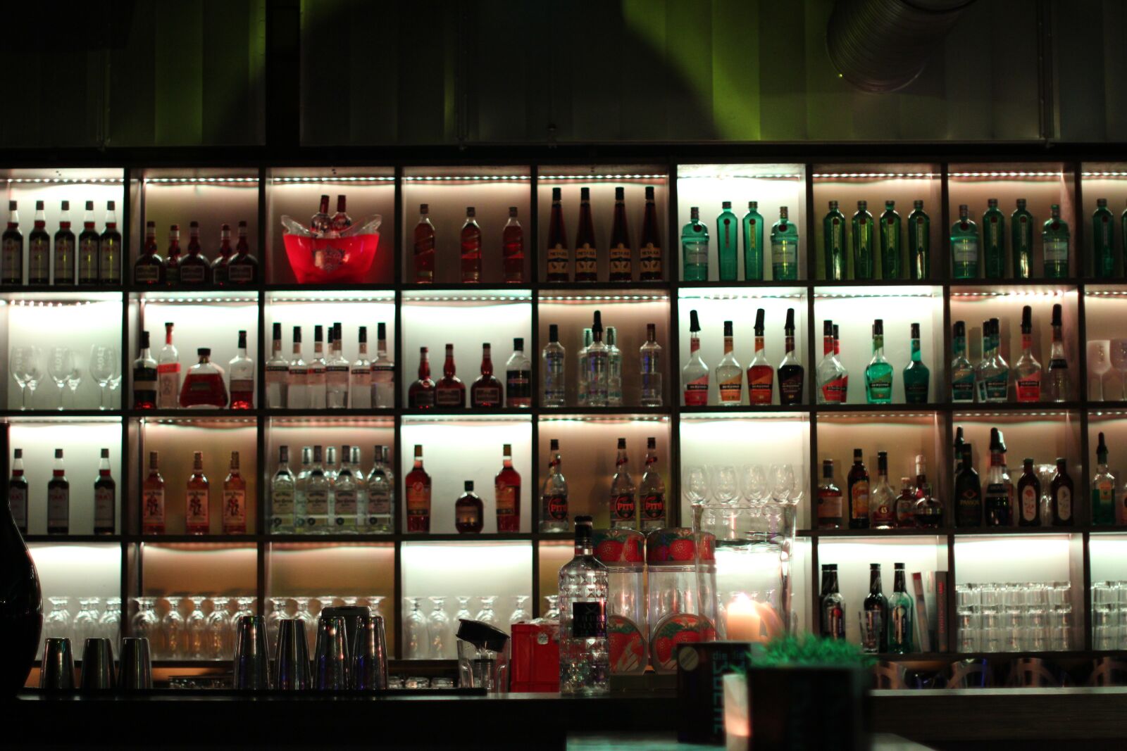 Canon EOS 600D (Rebel EOS T3i / EOS Kiss X5) + Canon EF 50mm F1.4 USM sample photo. Bar, alcohol, wall photography