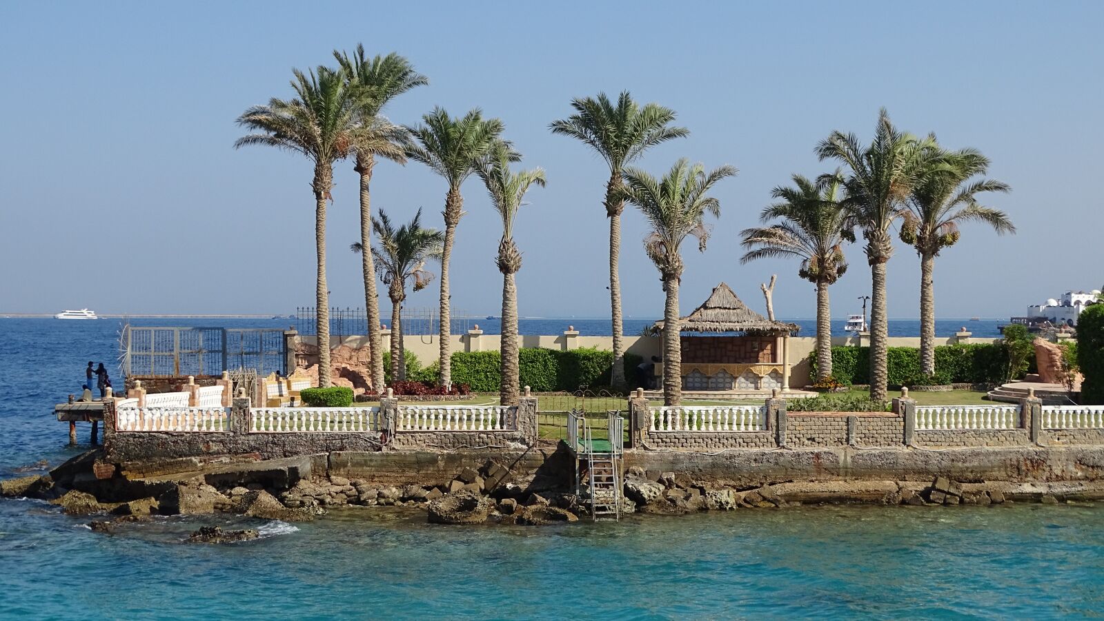 Sony Cyber-shot DSC-HX400V sample photo. Hurghada, sea, palm trees photography