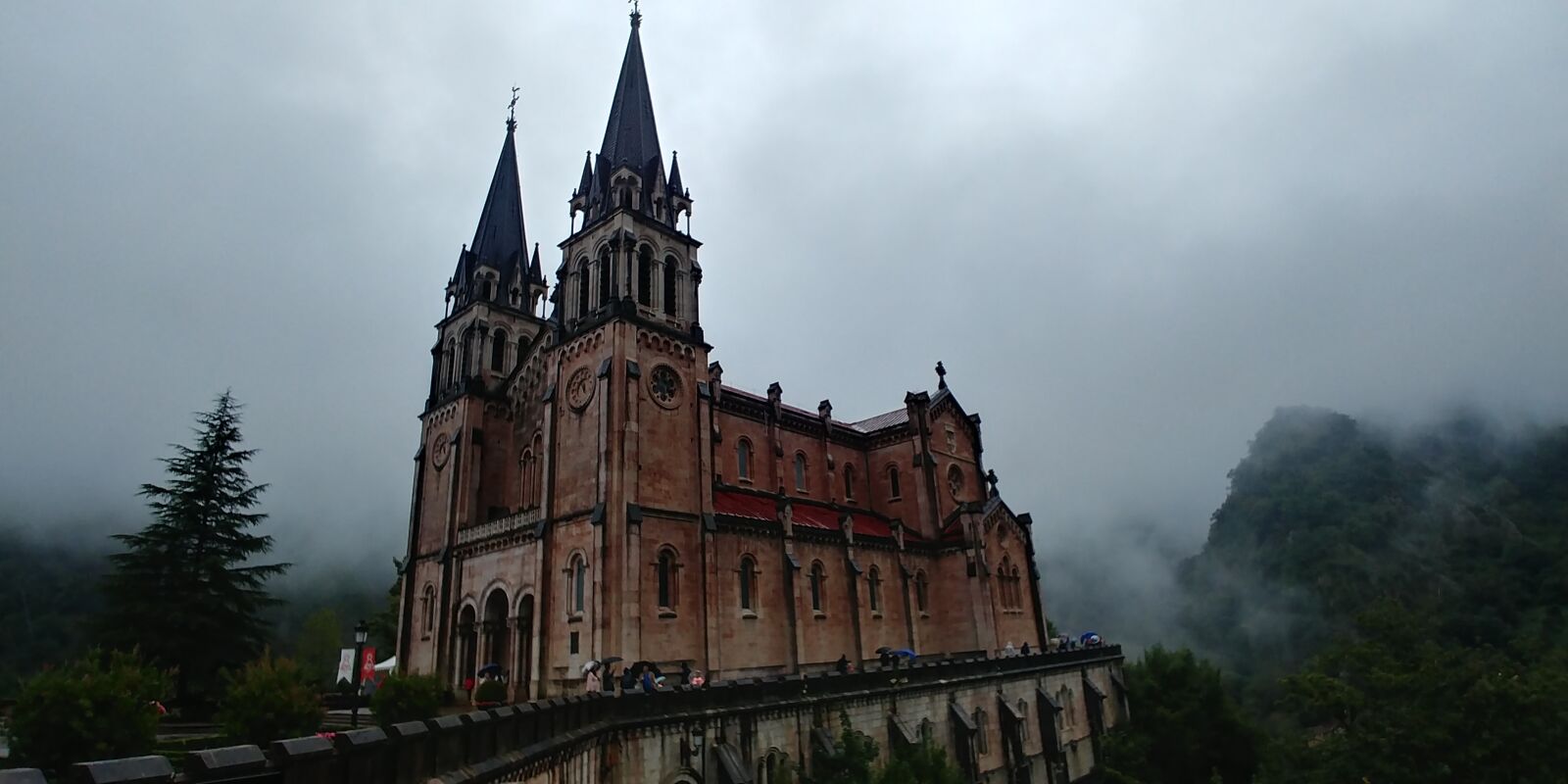 LG G6 sample photo. Santuario de covadonga, church photography