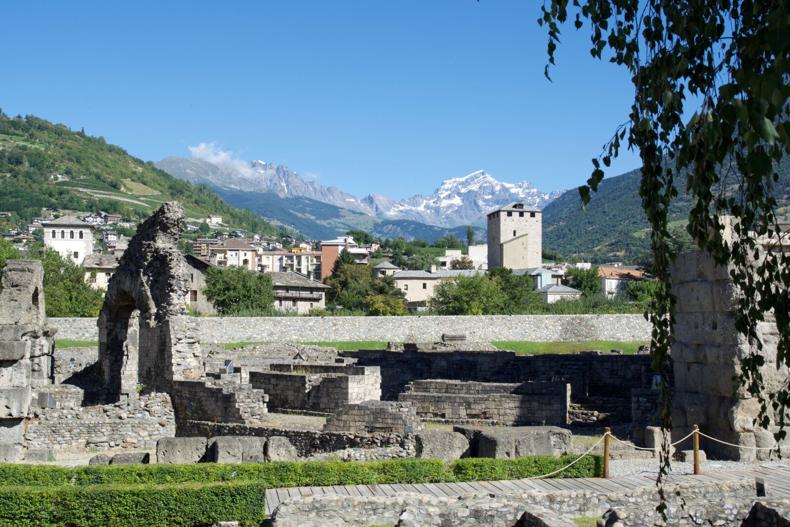 Nikon D5200 sample photo. Aosta, mountains, ruins photography