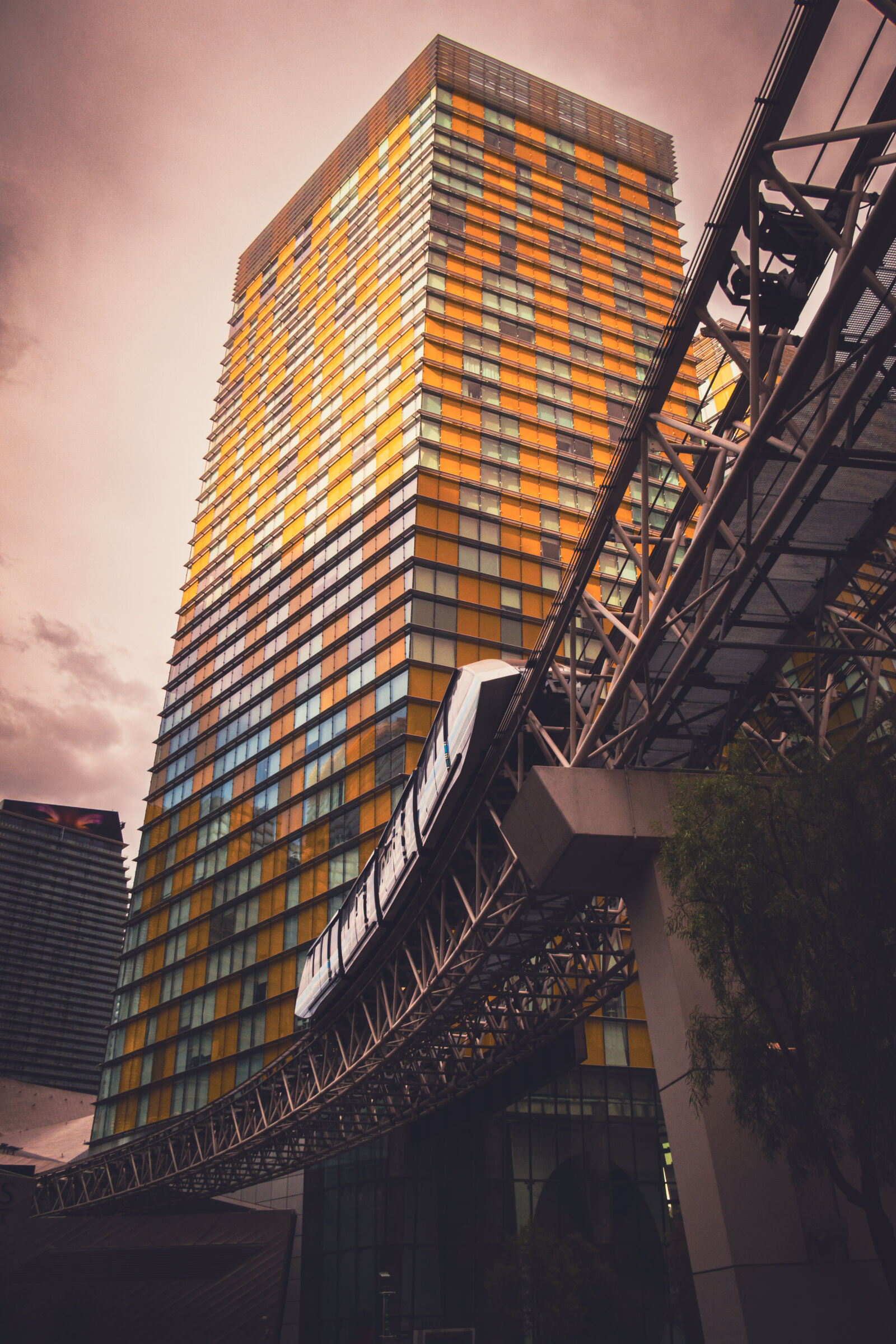 Canon PowerShot G5 X Mark II sample photo. City rail - las photography