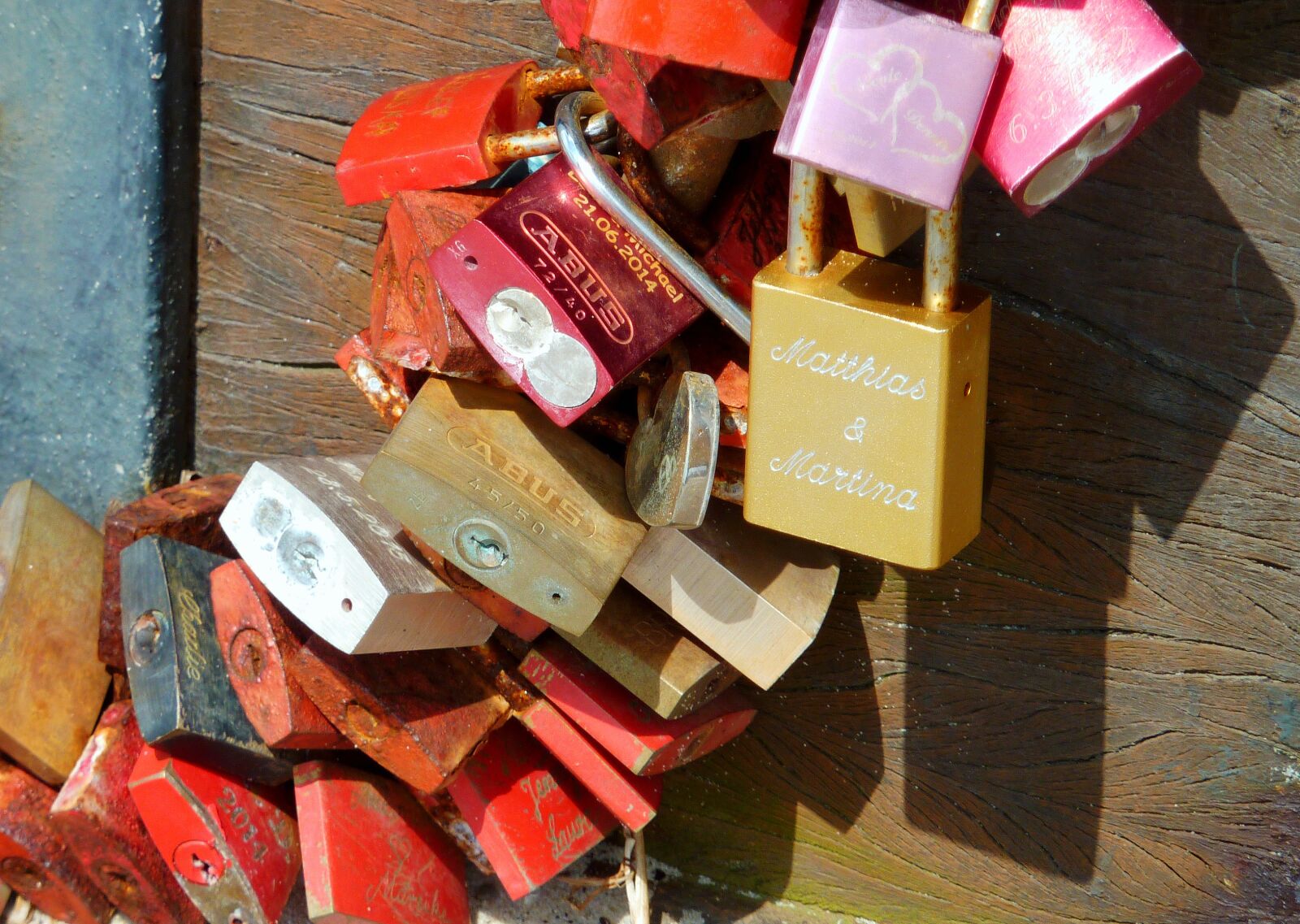 Panasonic DMC-TZ7 sample photo. Castles, love locks, castle photography