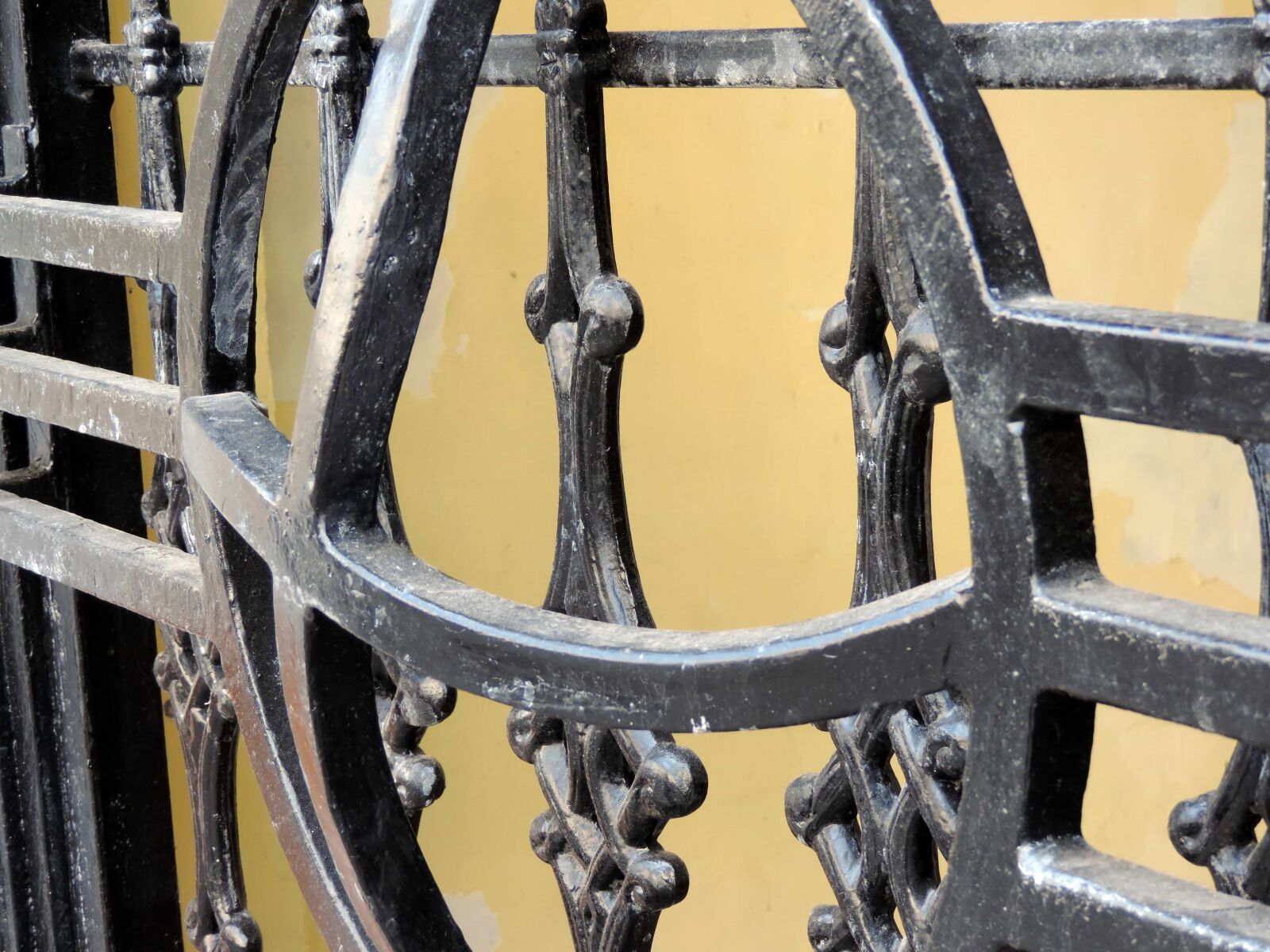 Nikon Coolpix P520 sample photo. Cast iron, antique, architecture photography