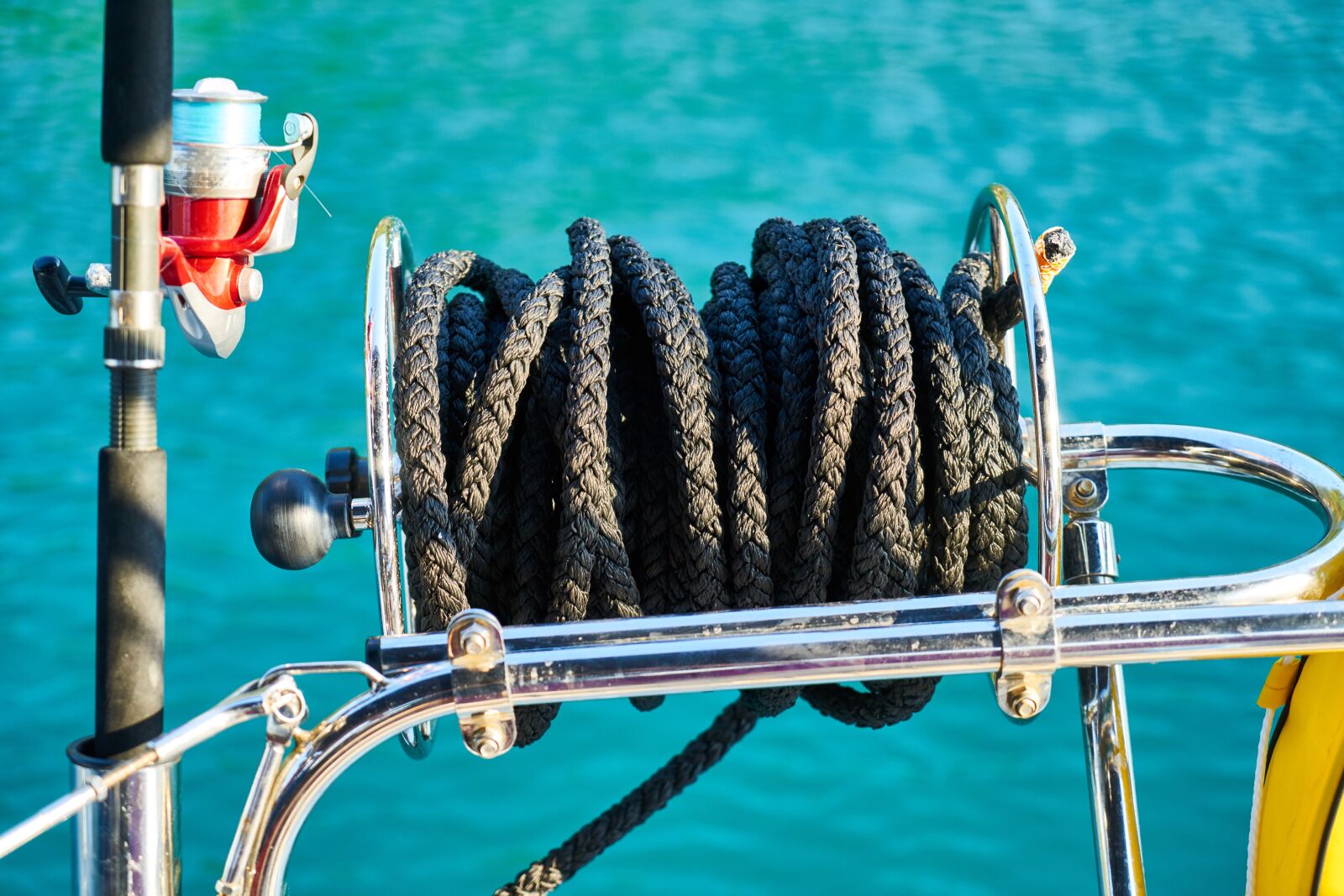 Sony a7R II sample photo. Rope, black, wrap photography