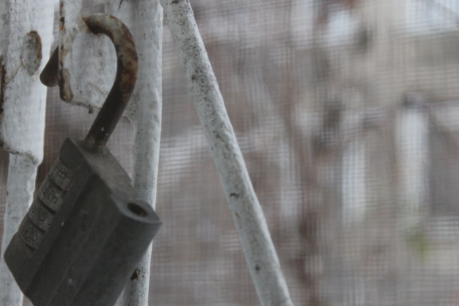 Canon EOS 1100D (EOS Rebel T3 / EOS Kiss X50) sample photo. Castle, combination lock, lock photography