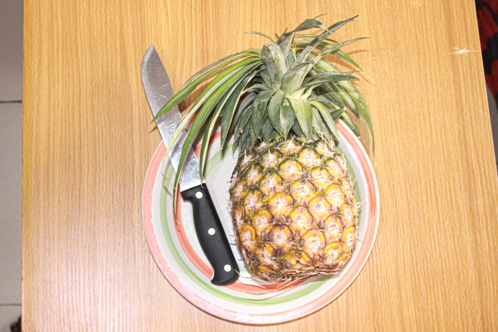Canon EOS 600D (Rebel EOS T3i / EOS Kiss X5) sample photo. Fruit, knife, interior photography