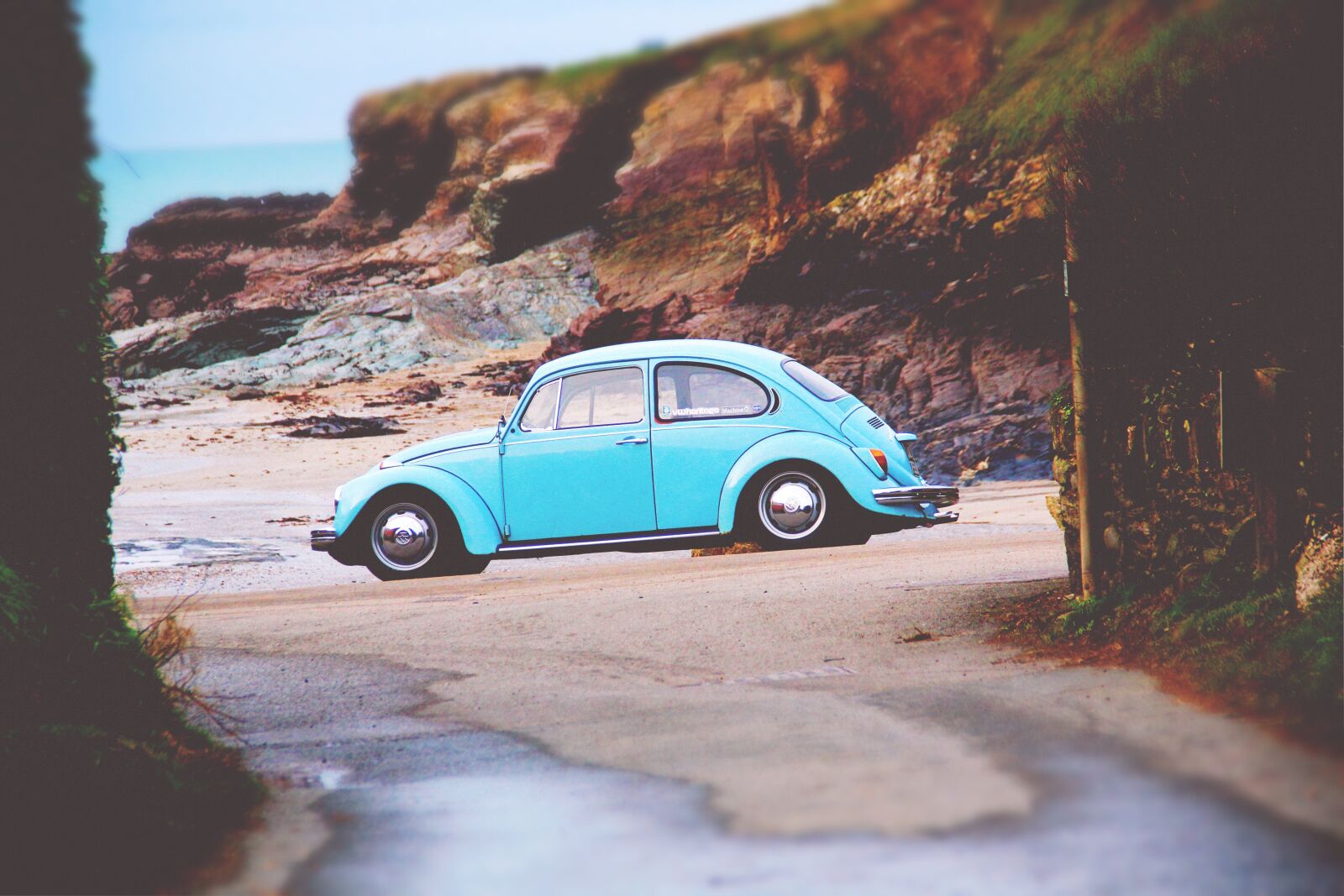 Canon EOS 600D (Rebel EOS T3i / EOS Kiss X5) sample photo. Beach, beetle, car photography