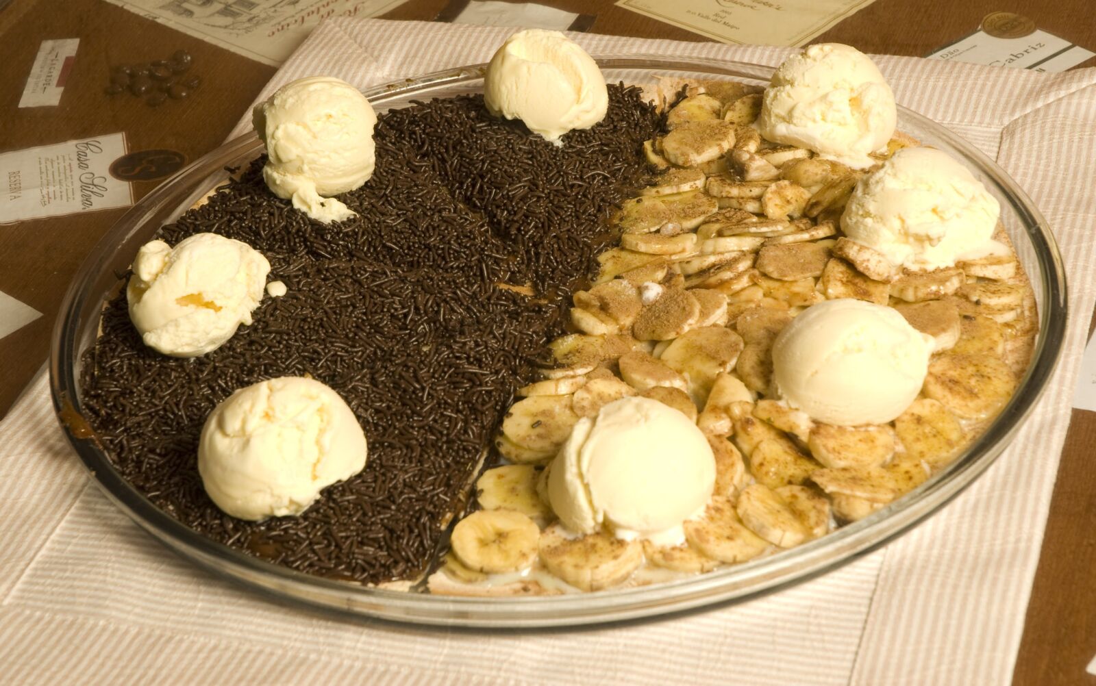 Nikon D200 sample photo. Pizza, chocolate, banana photography