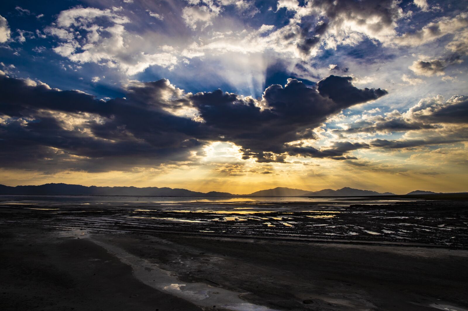 Canon EOS 6D Mark II sample photo. Sunset, lake, nature photography