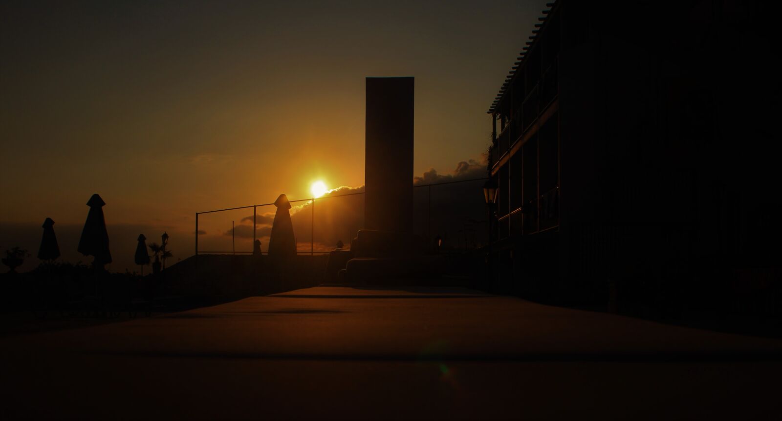 Canon EOS 600D (Rebel EOS T3i / EOS Kiss X5) sample photo. Sunset, black, yellow photography