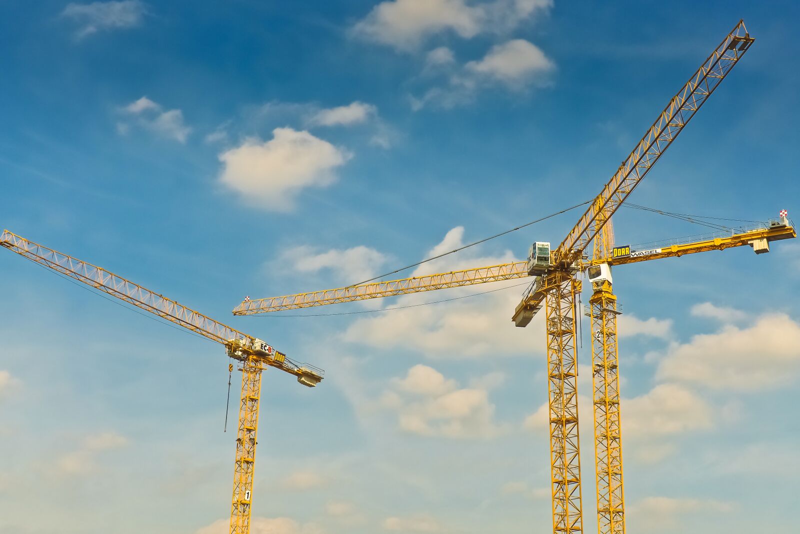 Olympus OM-D E-M10 sample photo. Cranes, construction, build photography