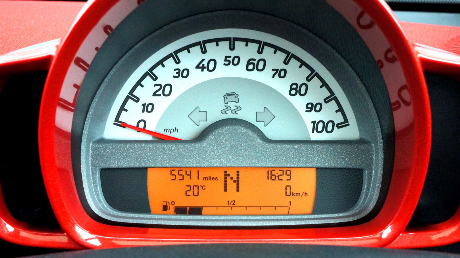 Sony Alpha NEX-5N + Sony E 18-55mm F3.5-5.6 OSS sample photo. Car, speedometer, dashboard photography