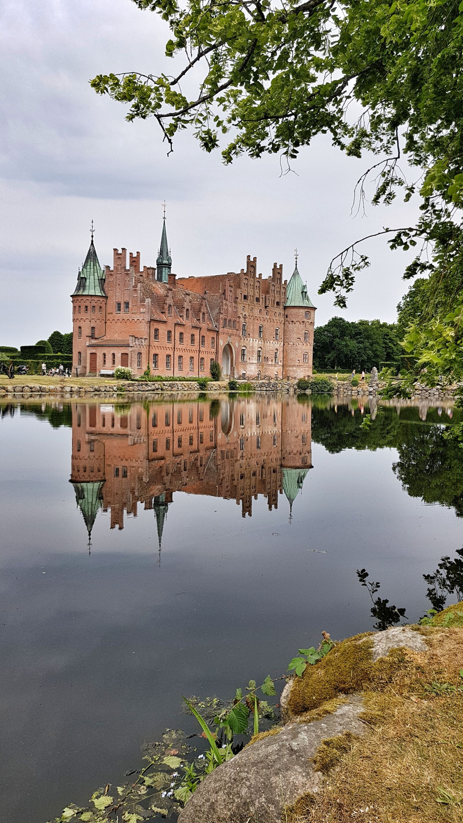 Samsung Galaxy S8 sample photo. Egeskov, places of interest photography