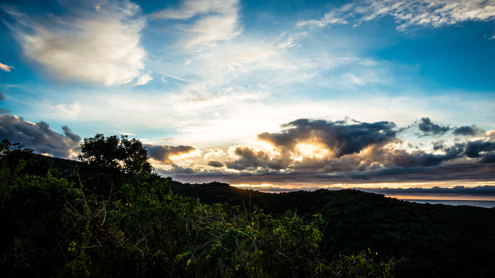 Sony Cyber-shot DSC-RX100 IV sample photo. Clouds, mountains, nature, sky photography