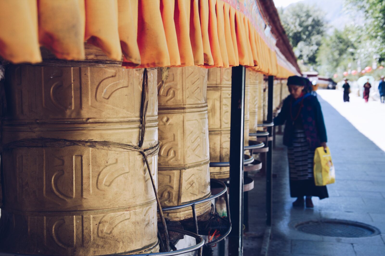 Nikon D5200 sample photo. Wheel, prayer, woman photography
