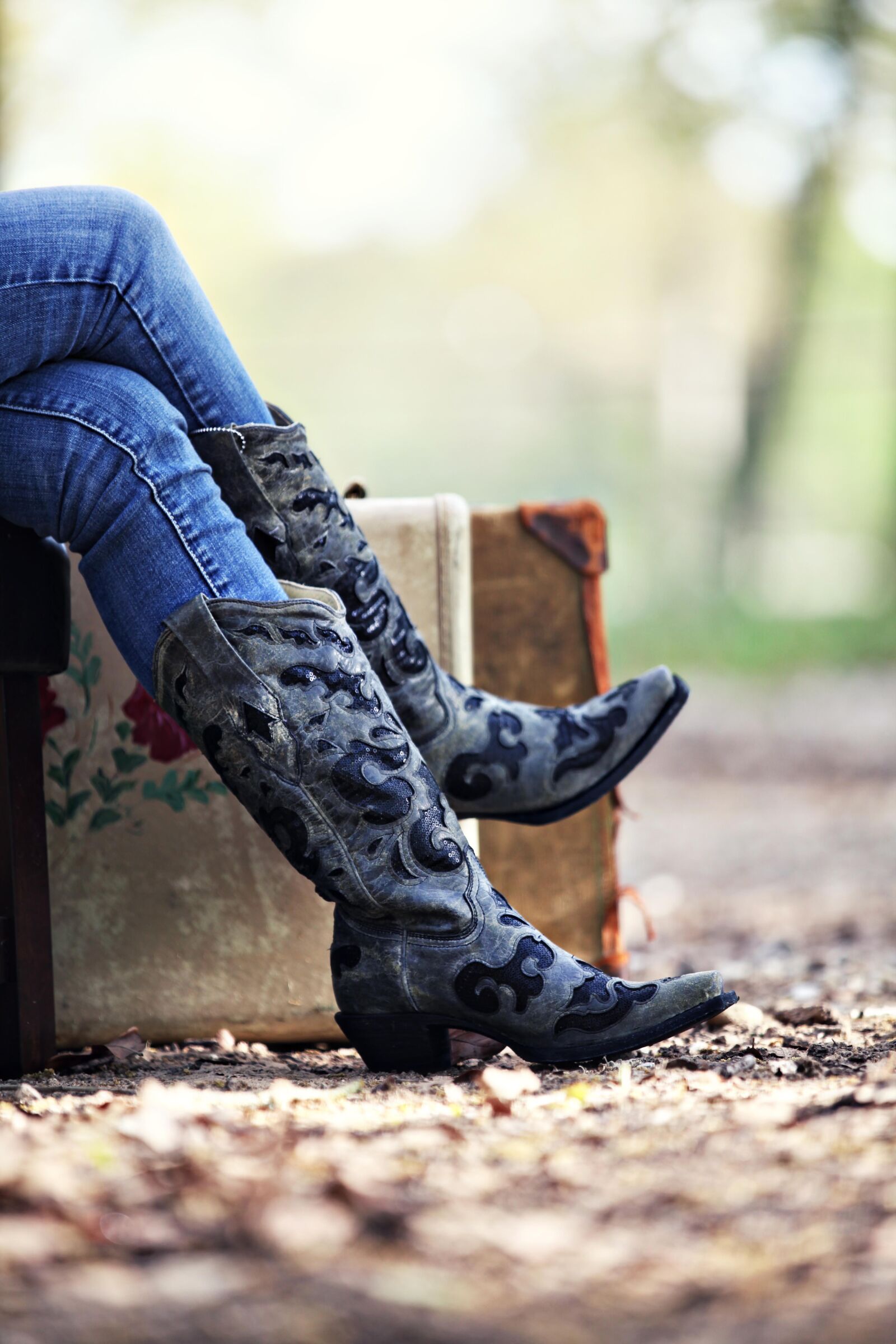 Canon EOS 5D Mark II sample photo. Boots, leather boots, cowgirl photography