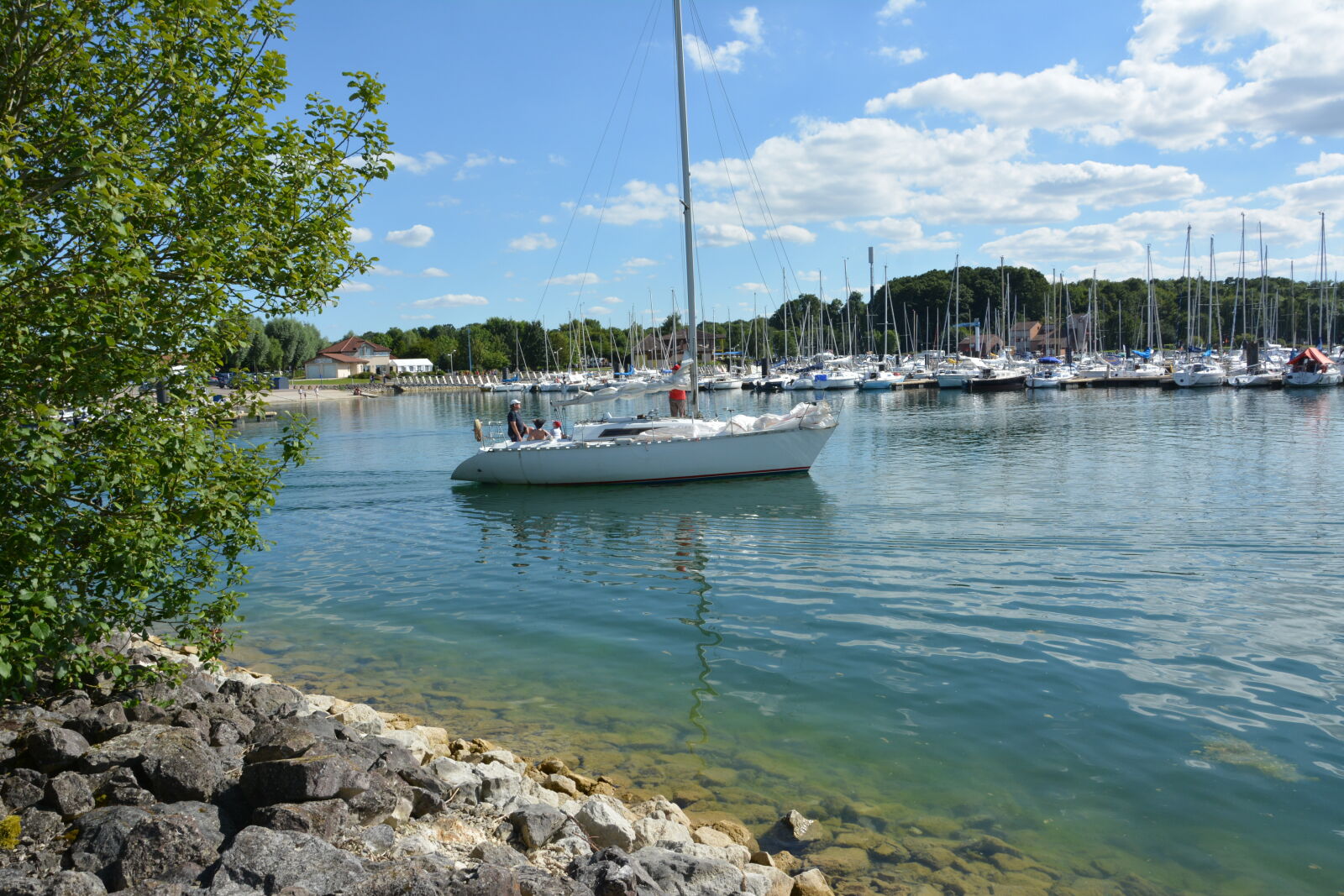 Nikon D5200 sample photo. "Boat, cloudy, france, lac" photography