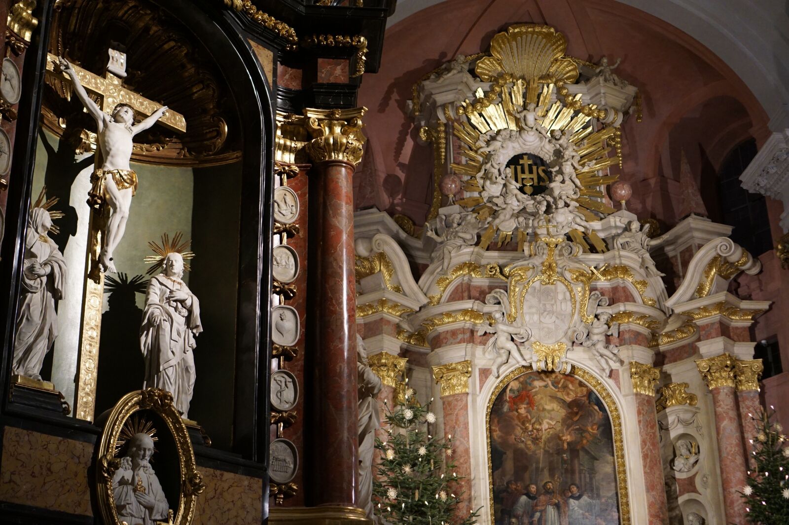 Sony a6000 + Sony E 35mm F1.8 OSS sample photo. Christmas, church, bamberg photography