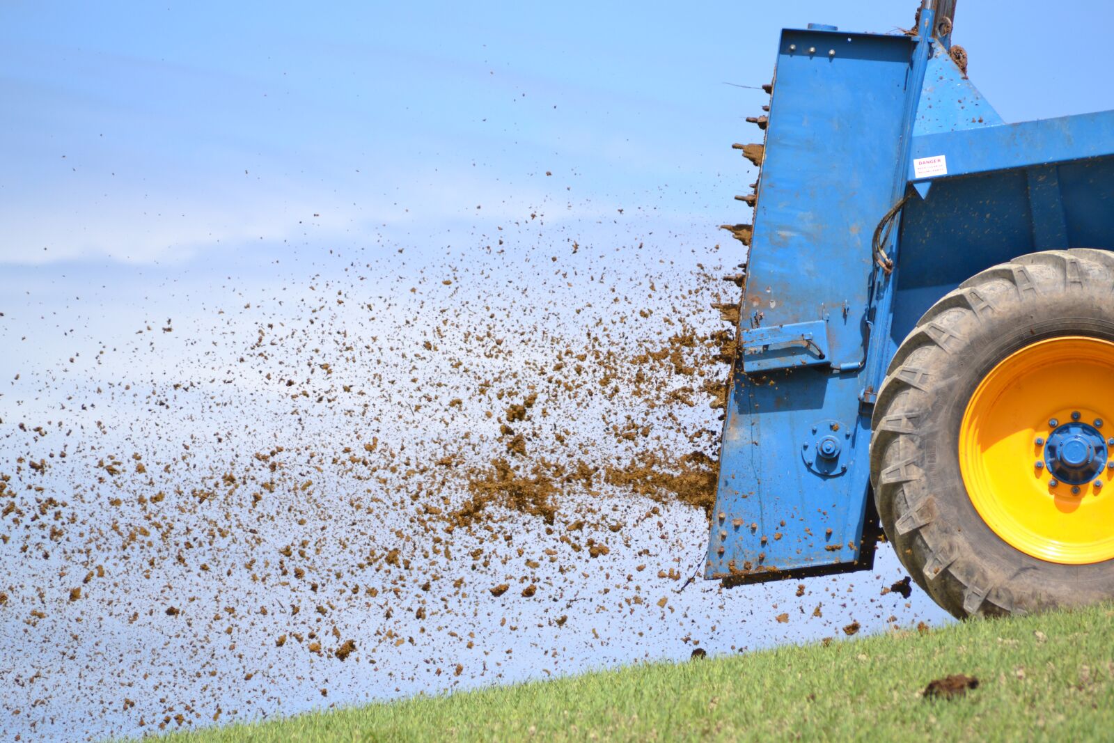 Nikon D3100 sample photo. Manure spreader, fertilizer, wagon photography