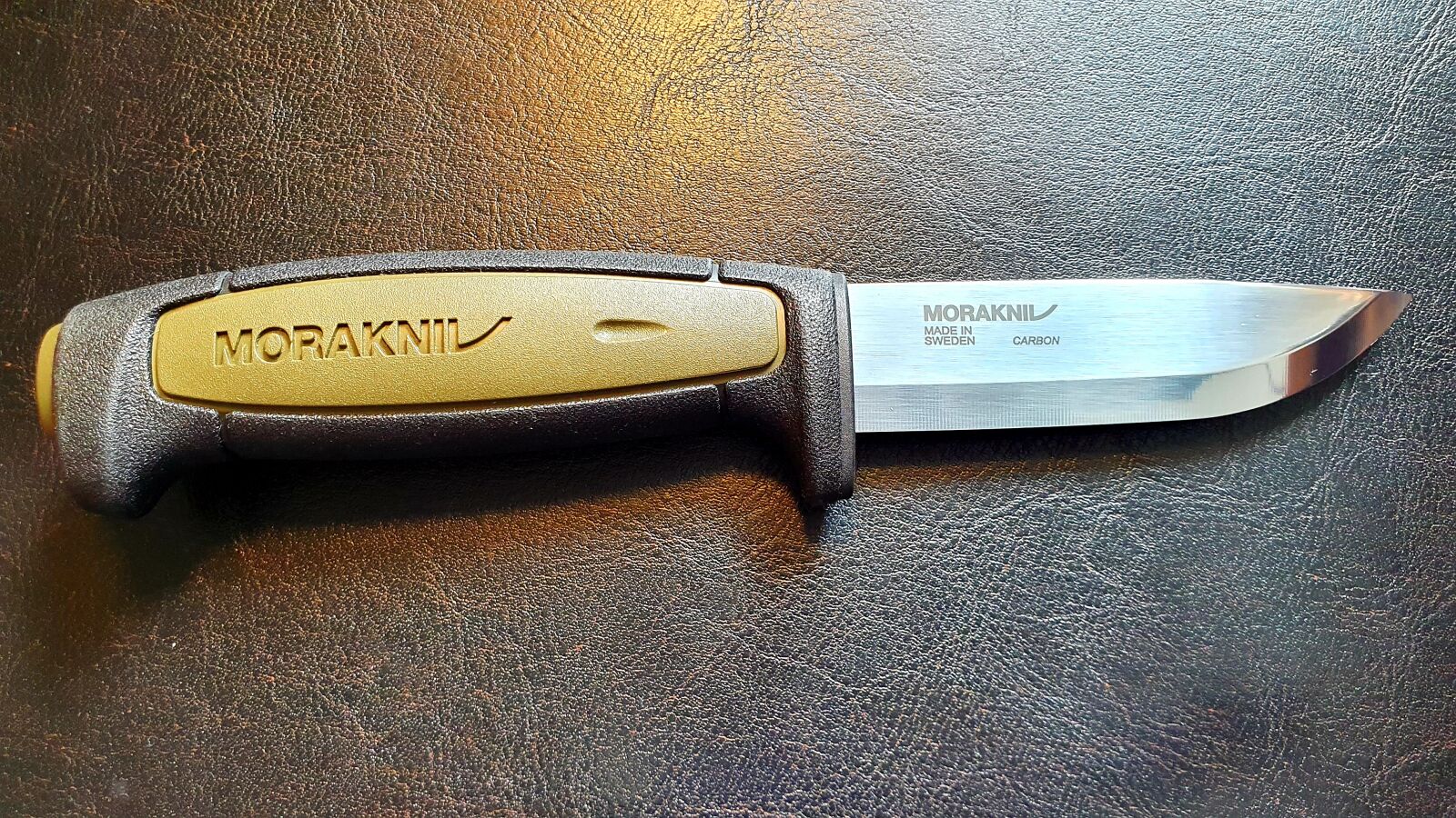 Samsung Galaxy S10e sample photo. Morakniv, sweden, steel photography