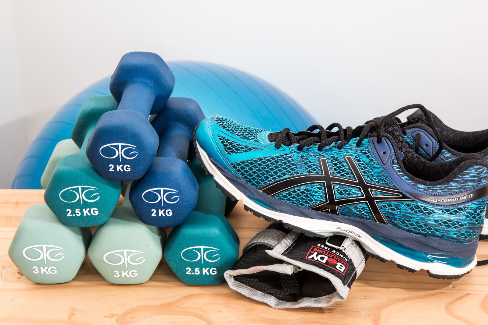 Canon EOS 70D sample photo. Dumbbells, training, fitness photography