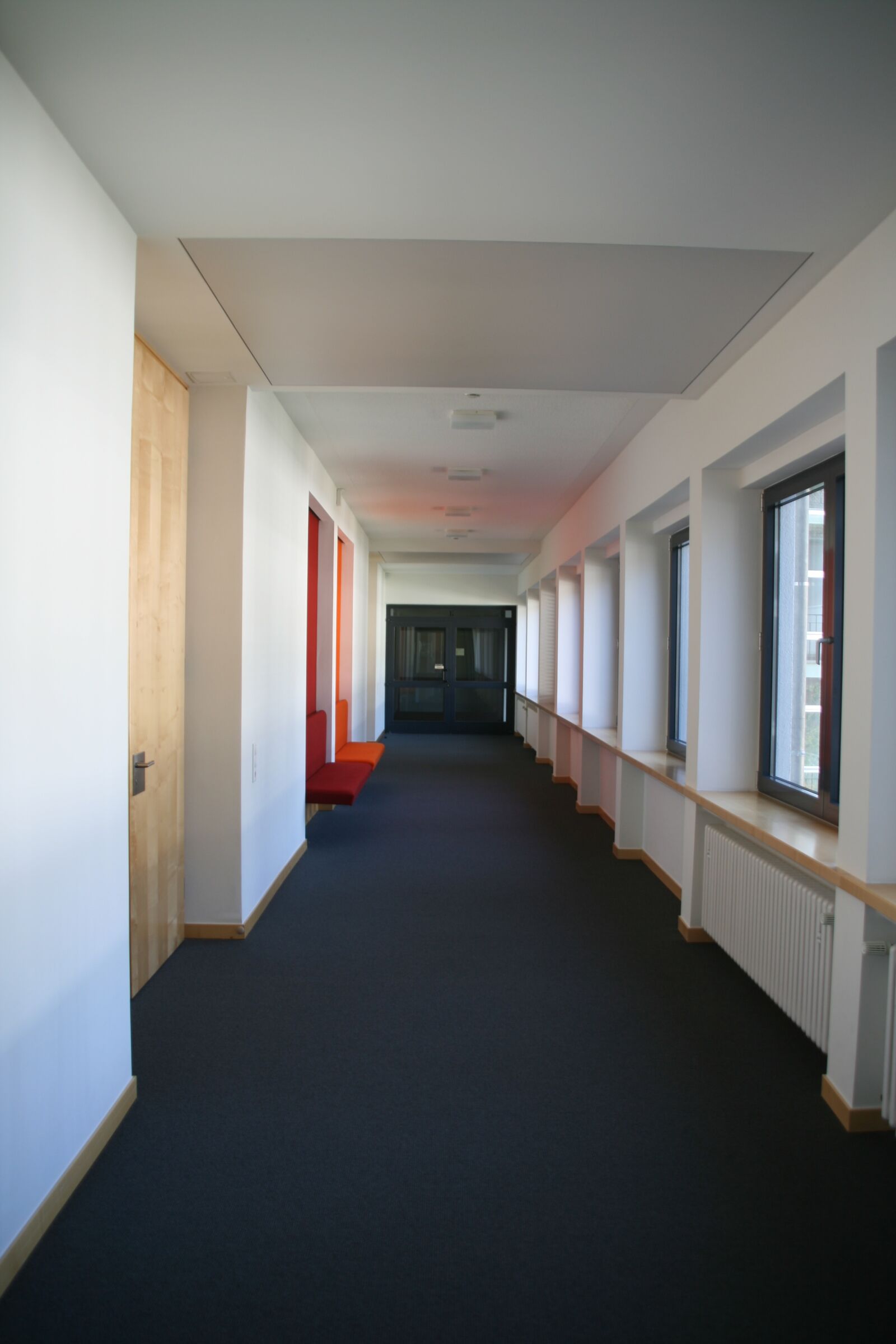 Canon EOS 400D (EOS Digital Rebel XTi / EOS Kiss Digital X) sample photo. Floor, architecture, inside photography
