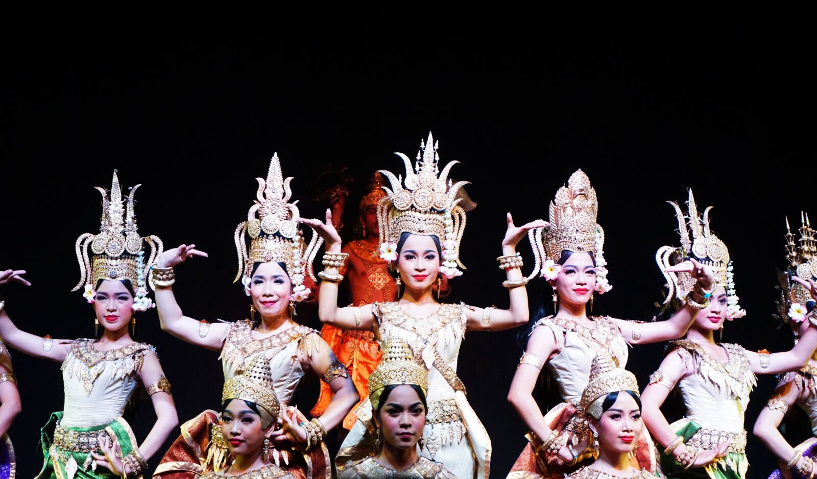 Sony E 16-50mm F3.5-5.6 PZ OSS sample photo. Costume, art, traditional photography
