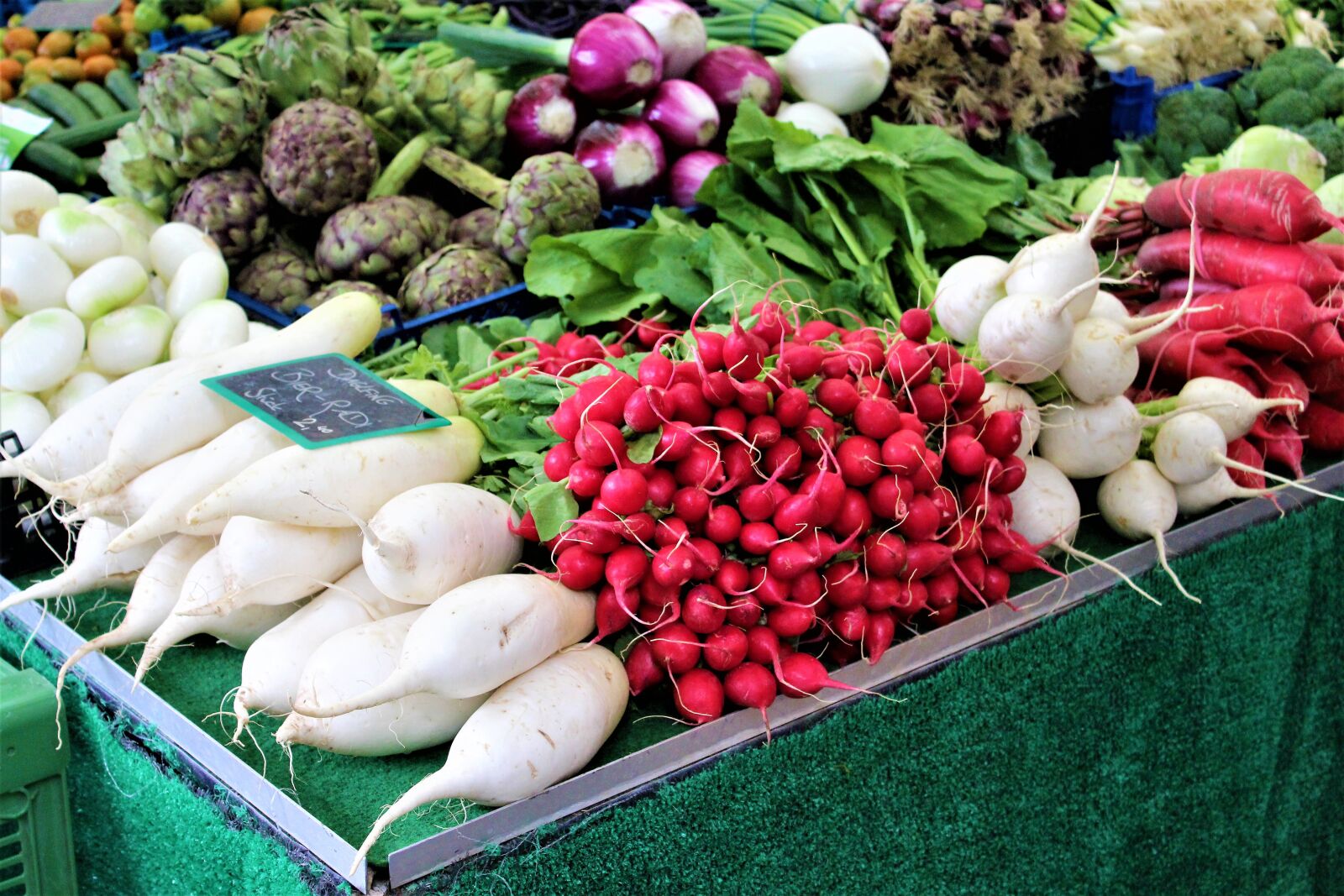 Canon EOS 1200D (EOS Rebel T5 / EOS Kiss X70 / EOS Hi) sample photo. Vegetables, viktualienmarkt, market photography