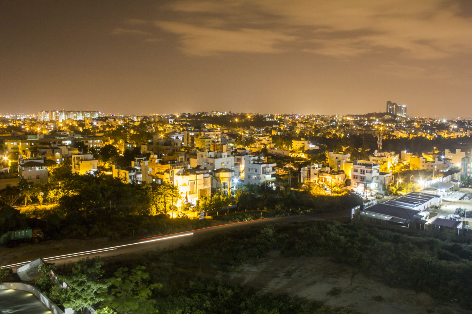 Canon EOS 550D (EOS Rebel T2i / EOS Kiss X4) + Canon EF-S 18-55mm F3.5-5.6 IS sample photo. Bangalore, city, cityscape, night photography