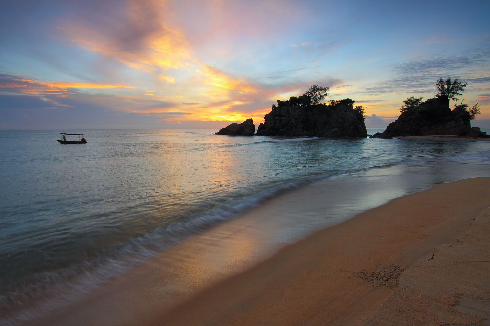Canon EOS 50D sample photo. Beach, boat, dawn, dusk photography