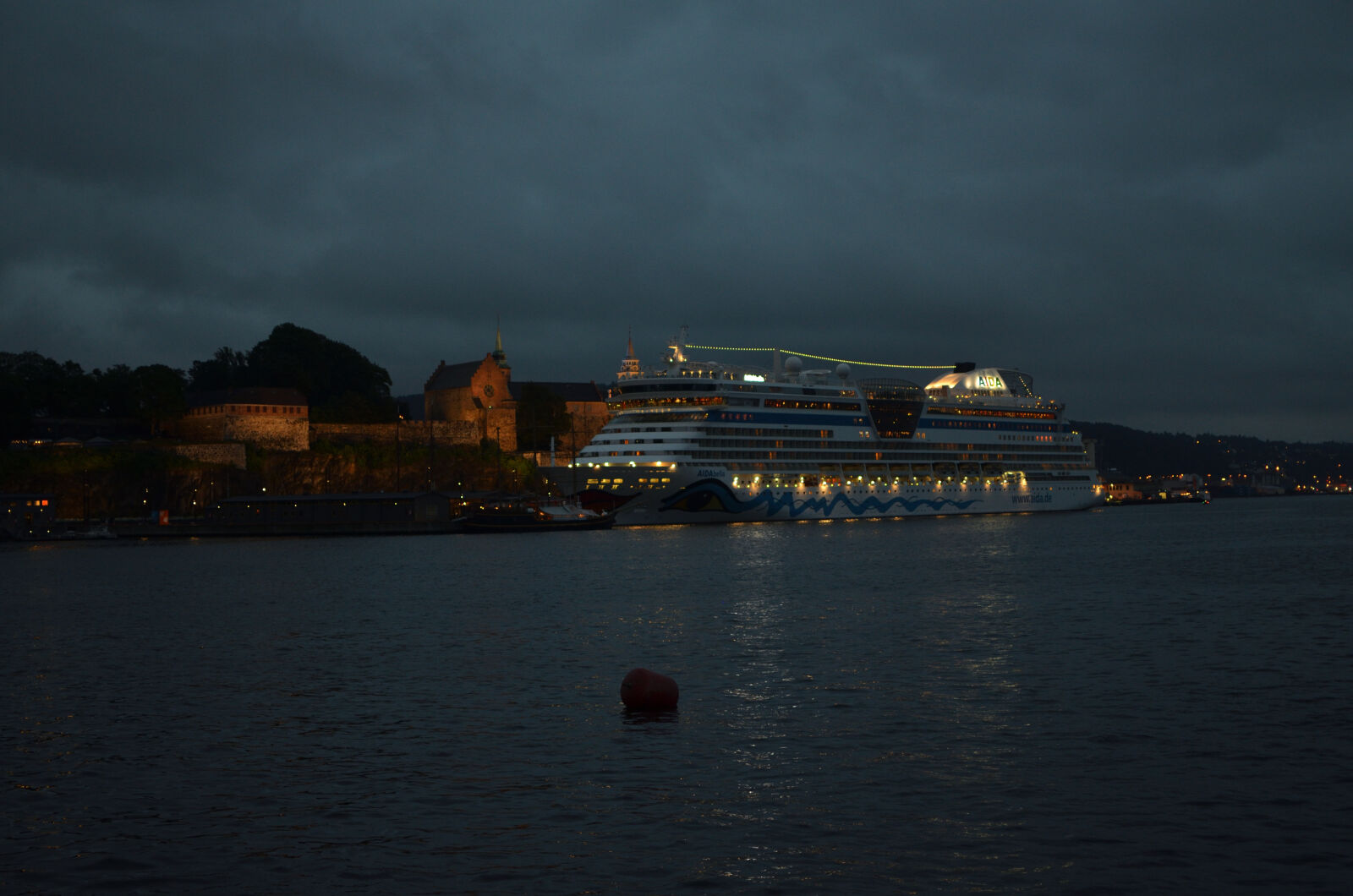 Nikon AF-S DX Nikkor 35mm F1.8G sample photo. Akershus, festning, boat, ferry photography