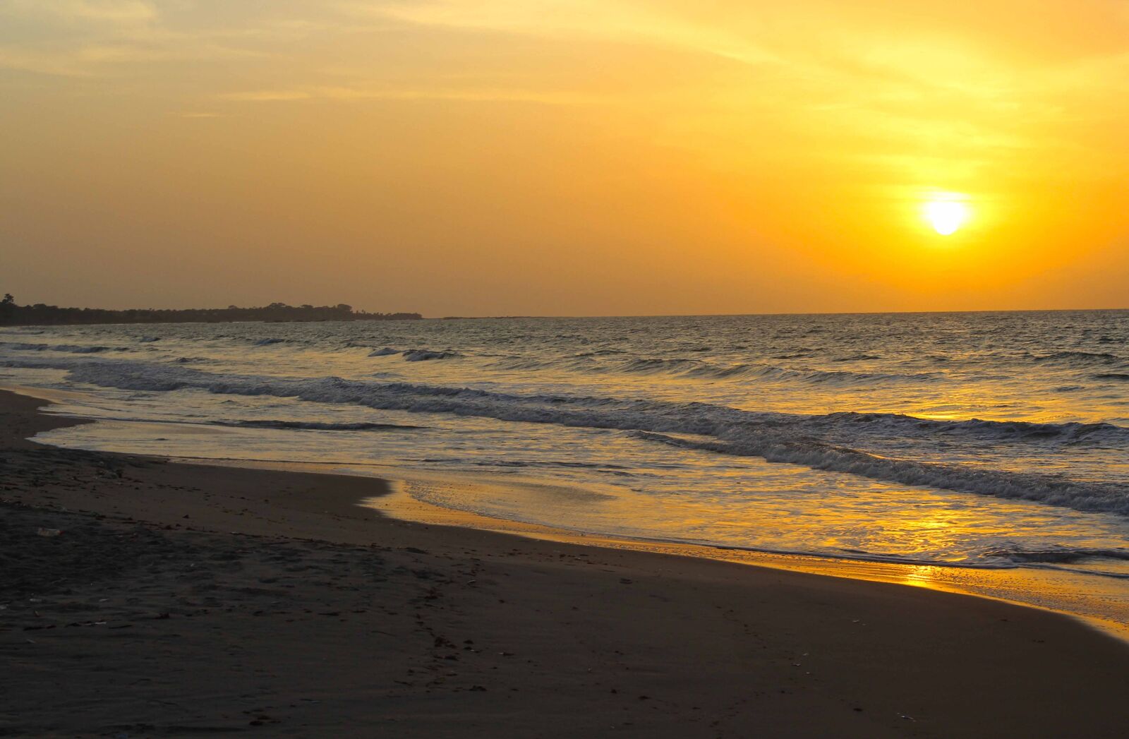 Canon EOS 600D (Rebel EOS T3i / EOS Kiss X5) sample photo. Sunset, beach, beach sunset photography