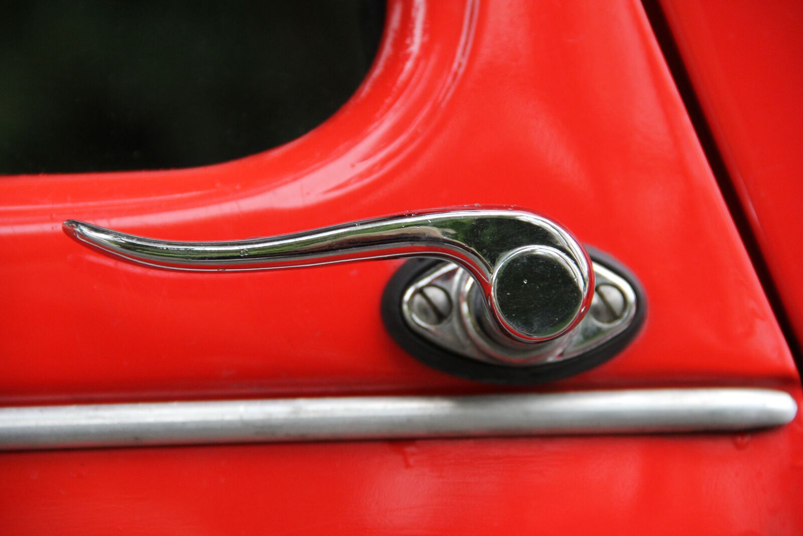 Canon EF-S 18-135mm F3.5-5.6 IS sample photo. Citroen, 1938, model photography