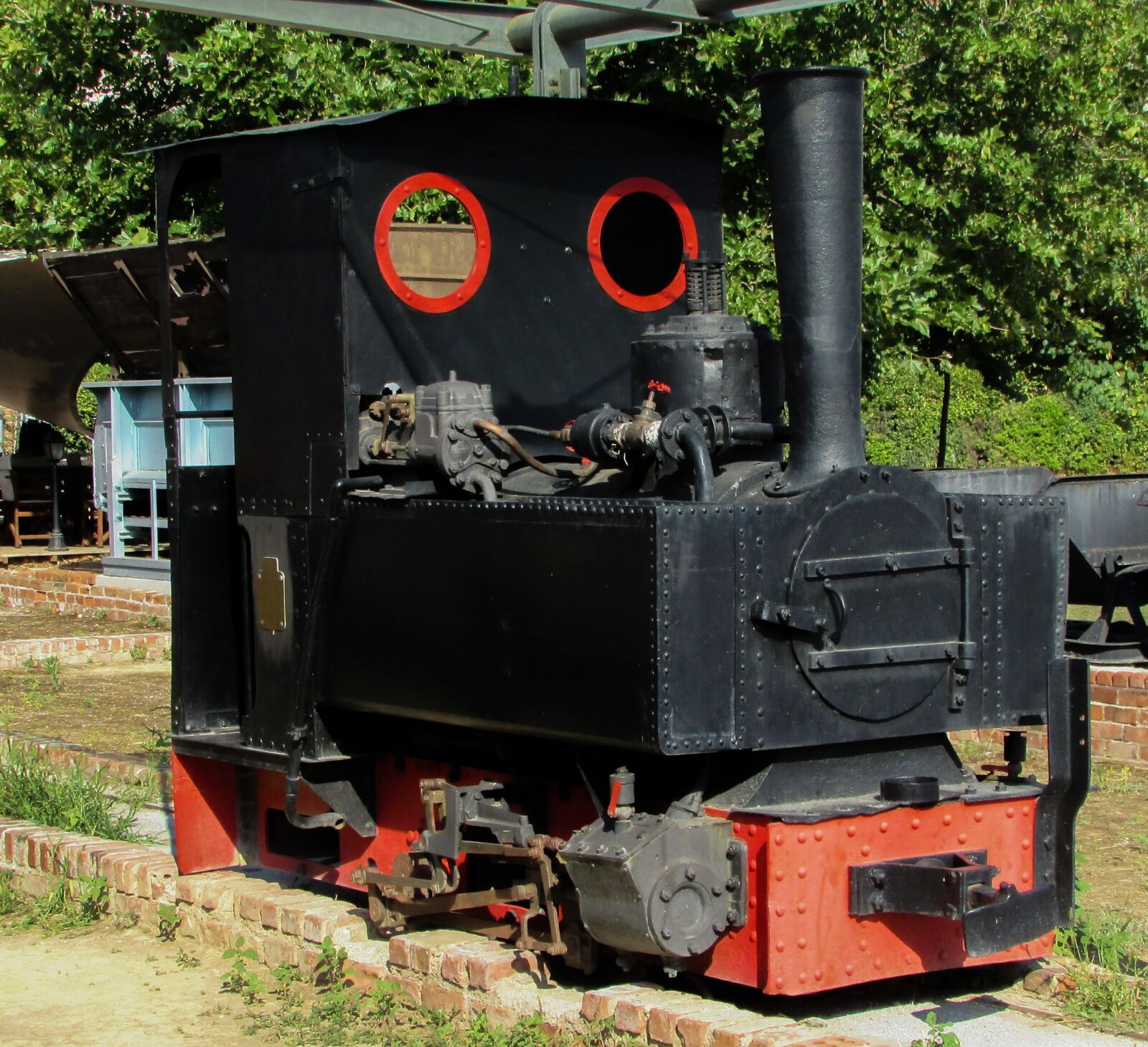 Canon PowerShot SX400 IS sample photo. Steam engine, old factory photography