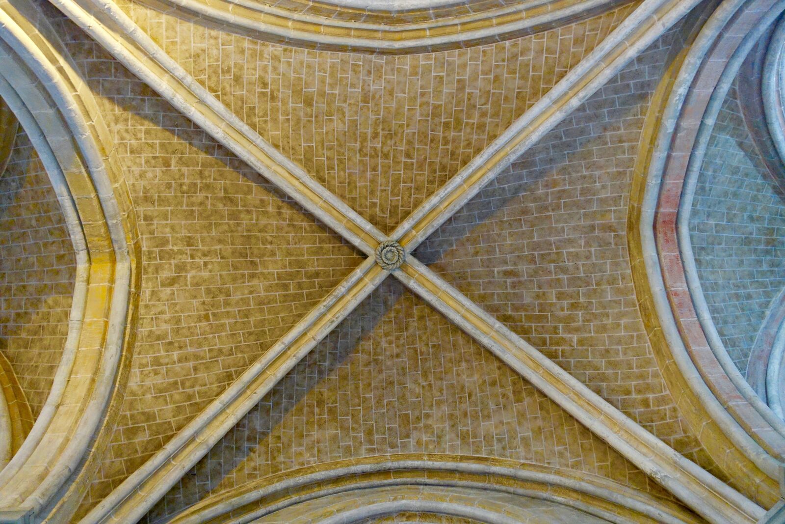 Sony Cyber-shot DSC-RX100 III sample photo. Ceiling, arch, architecture photography