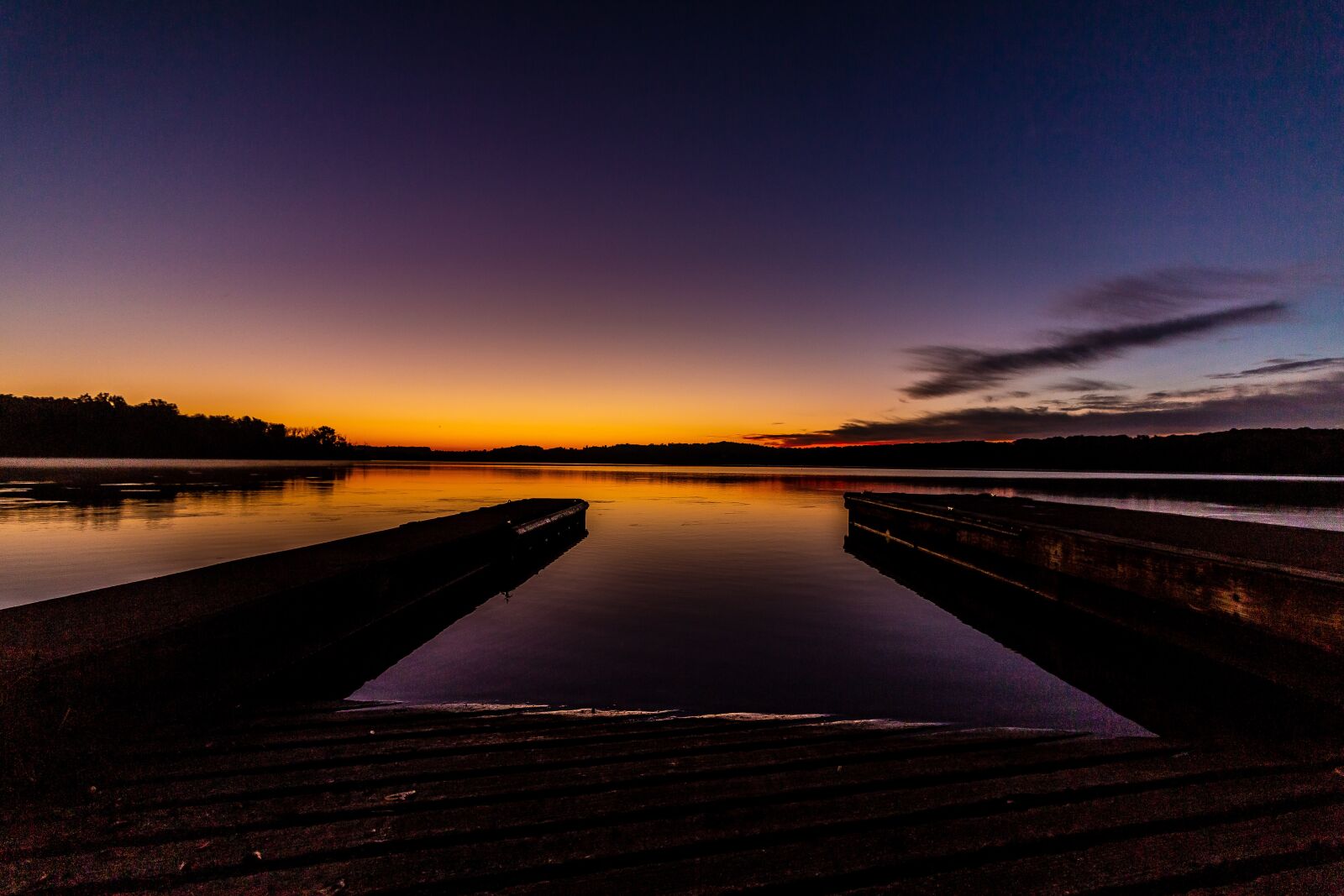 Canon EOS 70D + Canon EF-S 10-18mm F4.5–5.6 IS STM sample photo. Sunrise, lake, purple photography