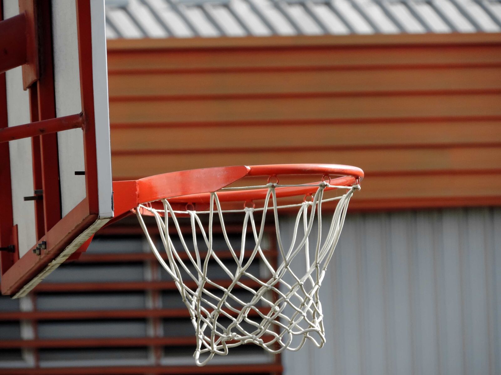 Nikon Coolpix P520 sample photo. Basketball court, basketball, equipment photography