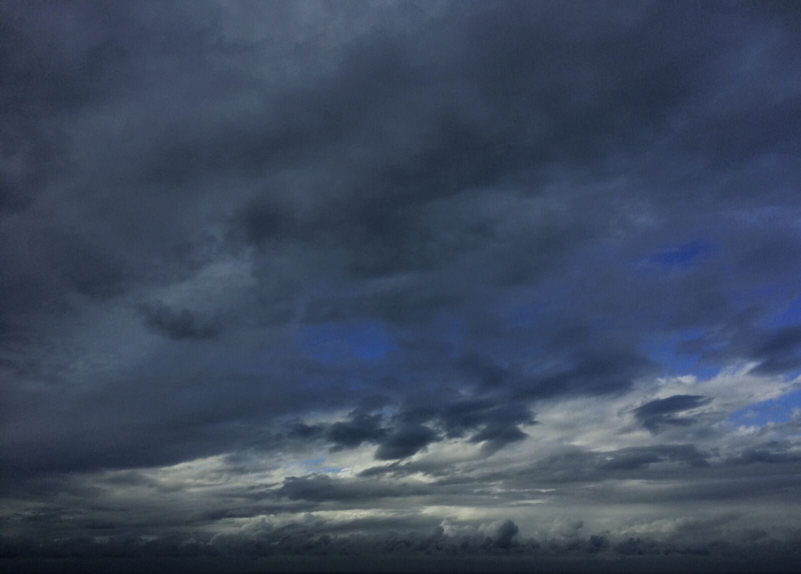 iPhone 5s back camera 4.15mm f/2.2 sample photo. By, the, sea, cloud photography