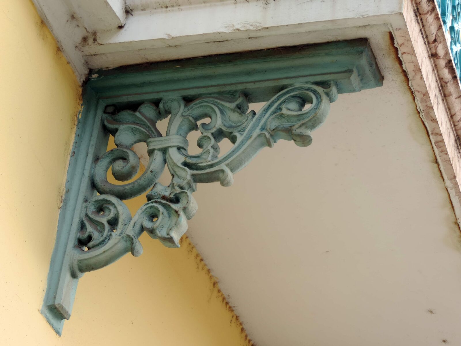 Nikon Coolpix P520 sample photo. Arabesque, baroque, cast iron photography