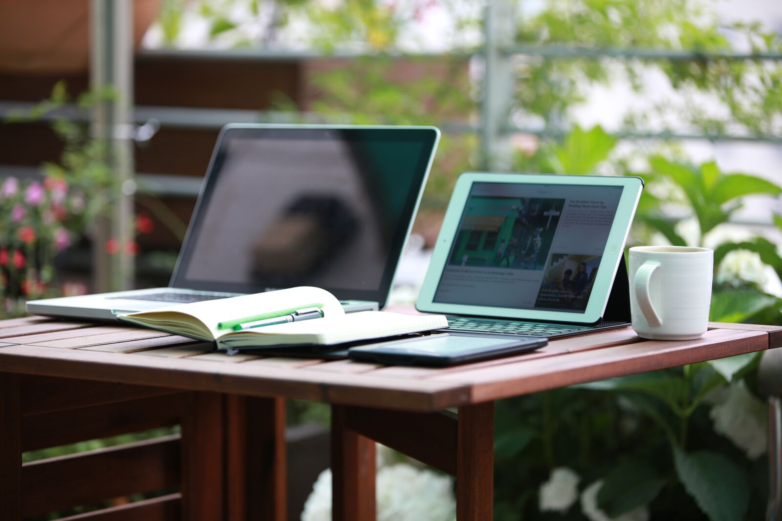 Canon EOS 6D sample photo. Notebook, ipad, freelance photography