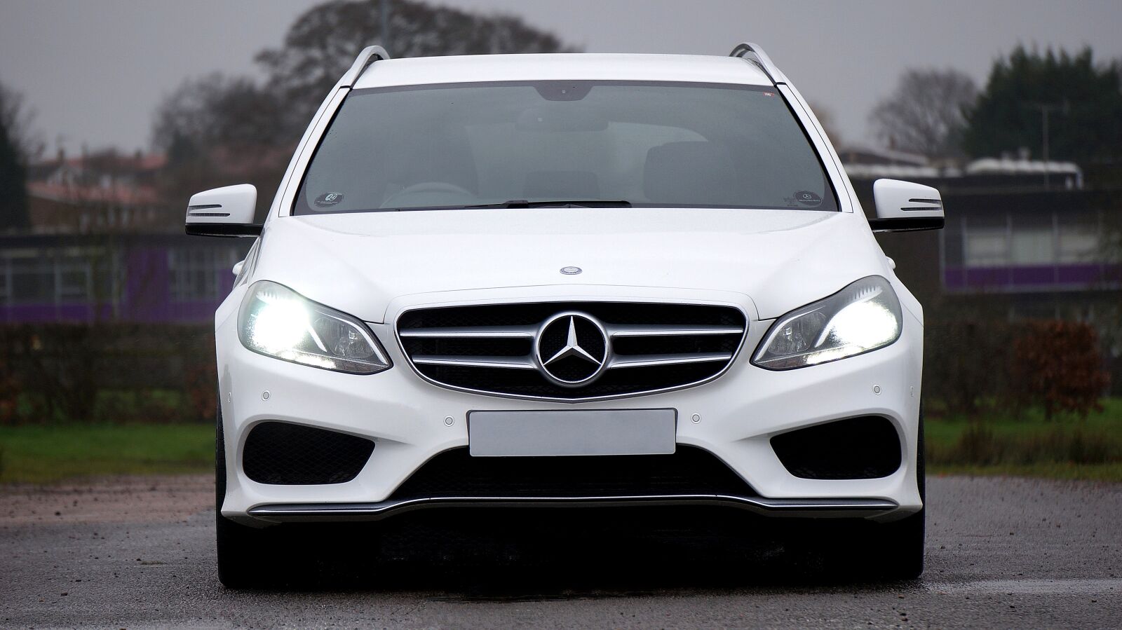 Sony Alpha NEX-5N + Sony E 55-210mm F4.5-6.3 OSS sample photo. Mercedes-benz, car, transport photography