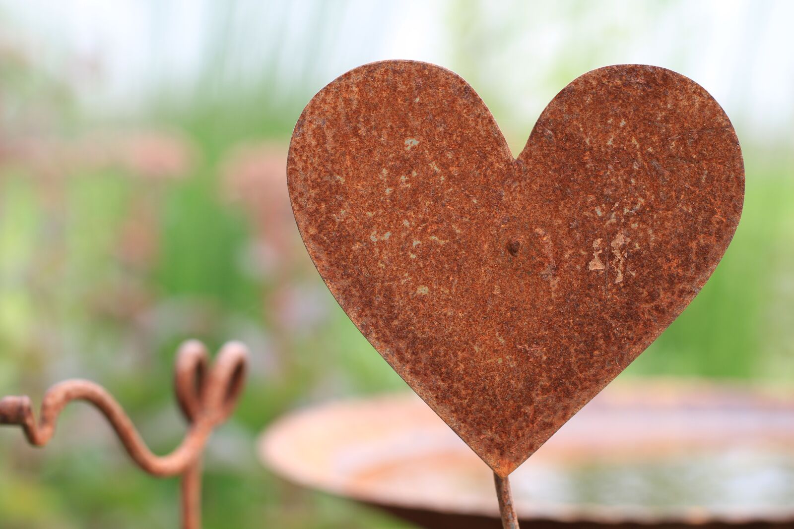 Canon EOS 7D sample photo. Heart, rust, love photography
