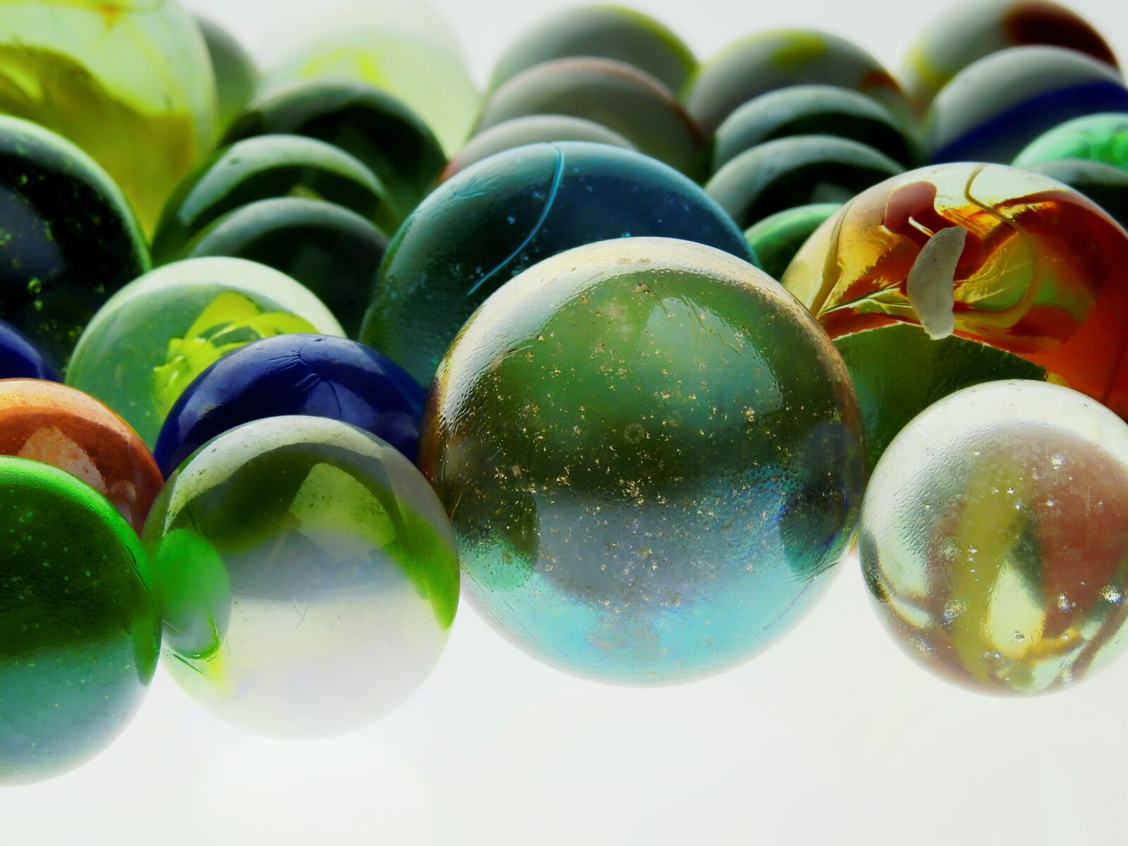 Nikon Coolpix P900 sample photo. Marbles, balls, glass photography