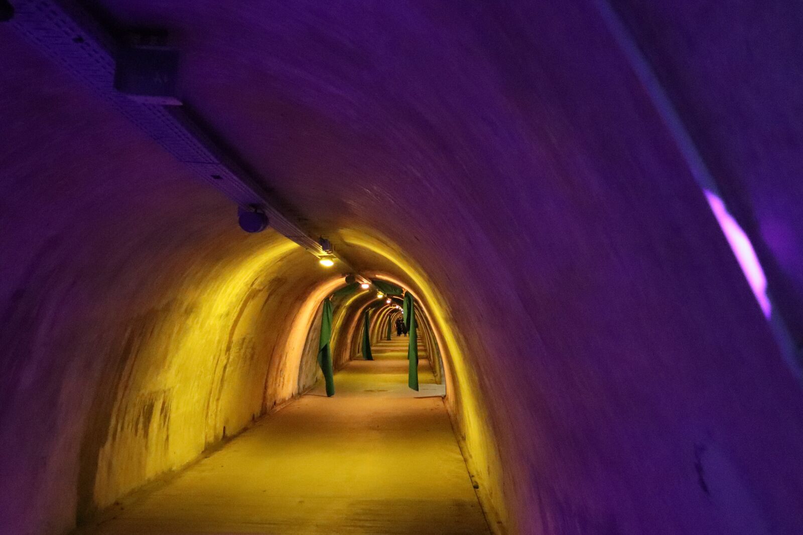 Canon EOS 200D (EOS Rebel SL2 / EOS Kiss X9) sample photo. Tunnel, under earth, dark photography