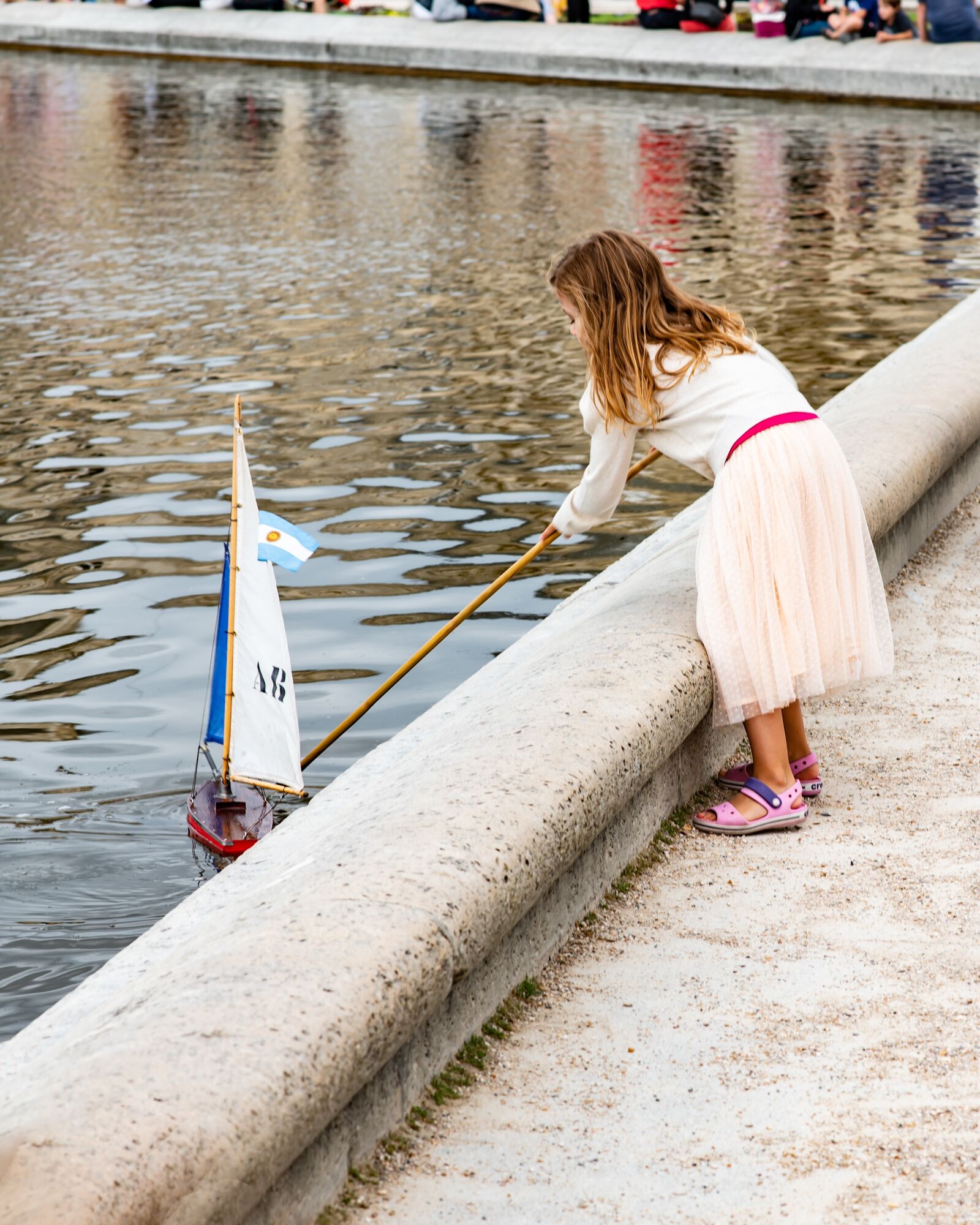 Nikon Z6 sample photo. Girl, boat, fountain photography
