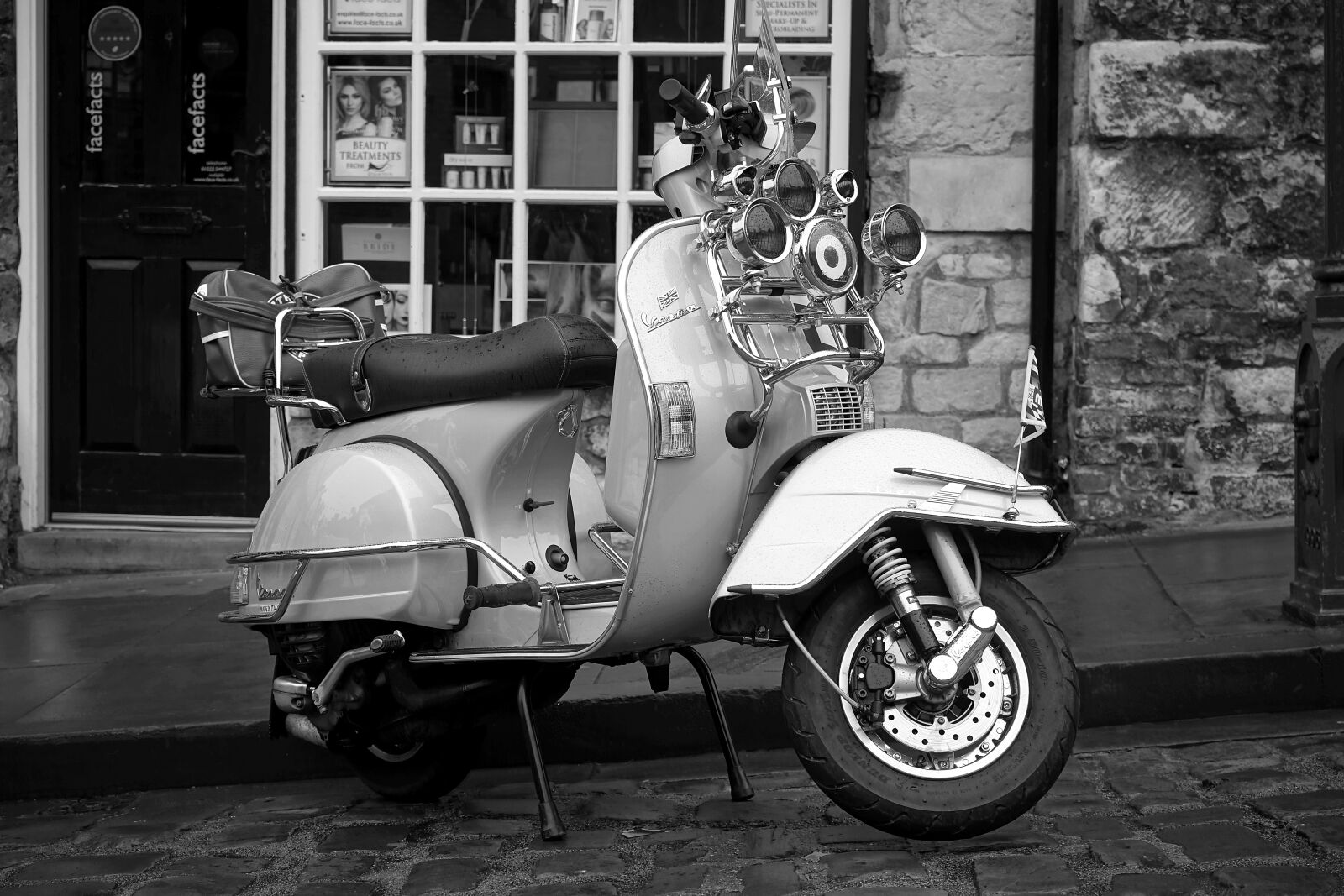 Sony a7 + Sony FE 28-70mm F3.5-5.6 OSS sample photo. Vespa, scooter, motorcycle photography