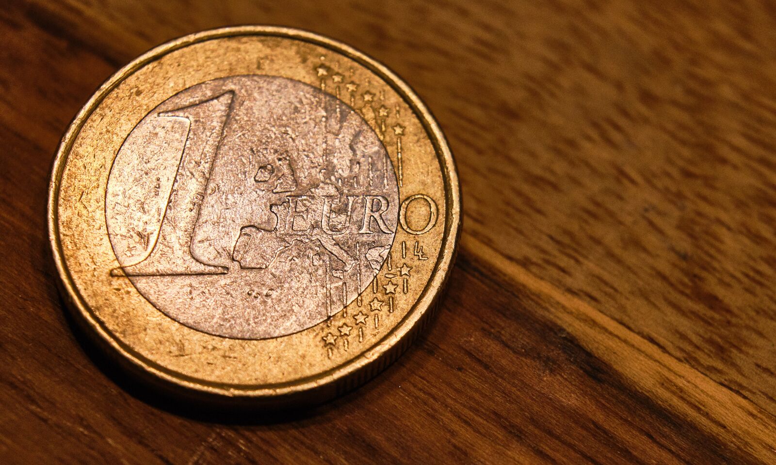 Fujifilm XF 18-55mm F2.8-4 R LM OIS sample photo. Money, euro, coin photography