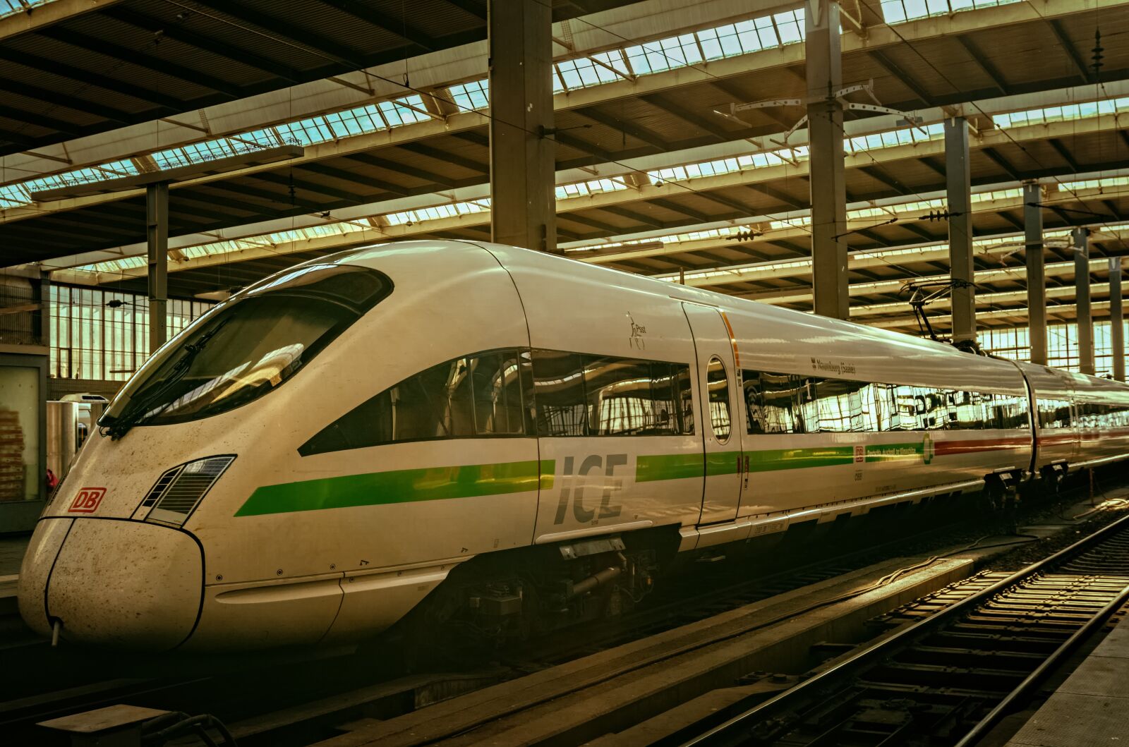 Sony E 16-50mm F3.5-5.6 PZ OSS sample photo. Transportation, train station, train photography